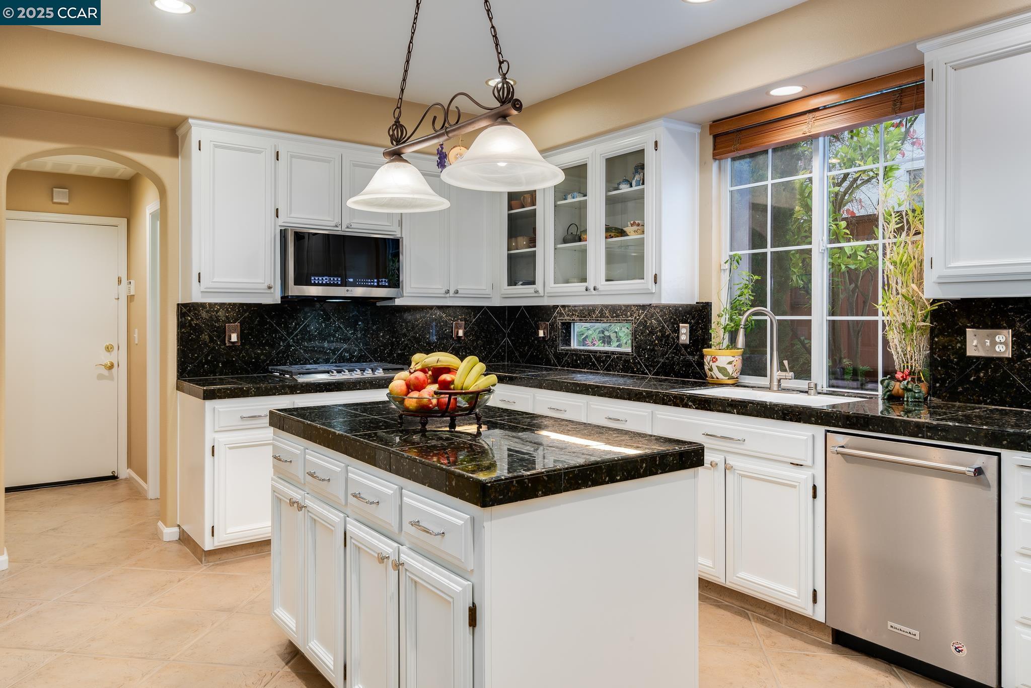 Detail Gallery Image 13 of 41 For 300 Caraway Ct, San Ramon,  CA 94582 - 4 Beds | 3 Baths