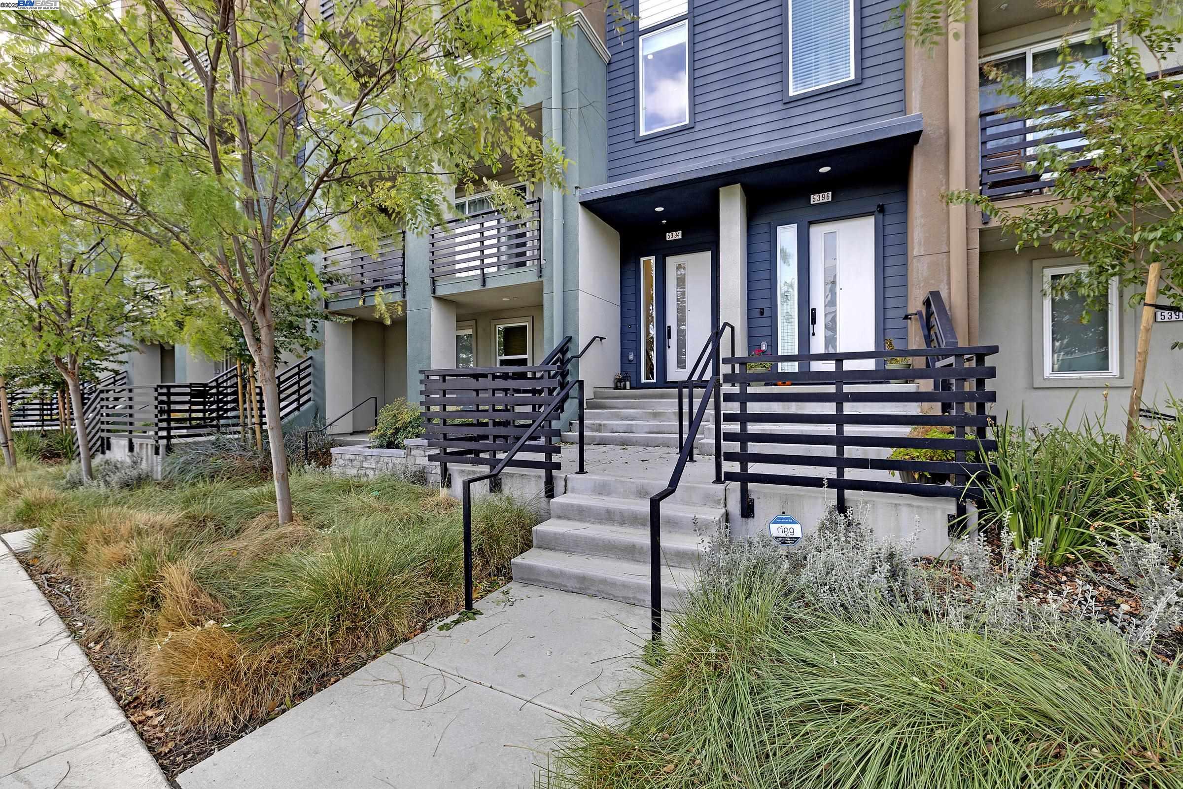 Detail Gallery Image 4 of 57 For 5394 Arnold Rd, Dublin,  CA 94568 - 4 Beds | 3 Baths