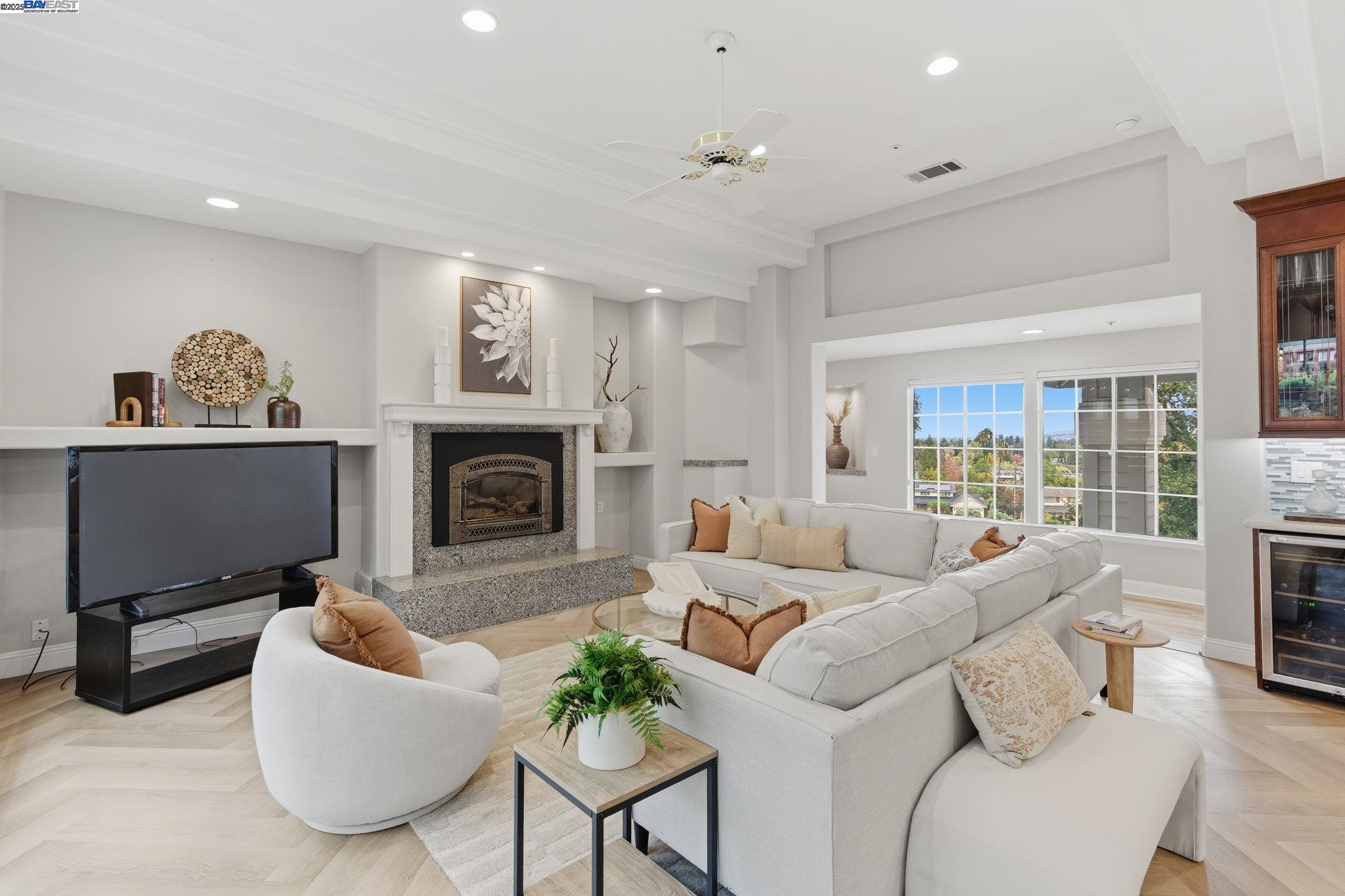 Detail Gallery Image 2 of 29 For 1031 Millbrook Court, Walnut Creek,  CA 94598 - 5 Beds | 4 Baths