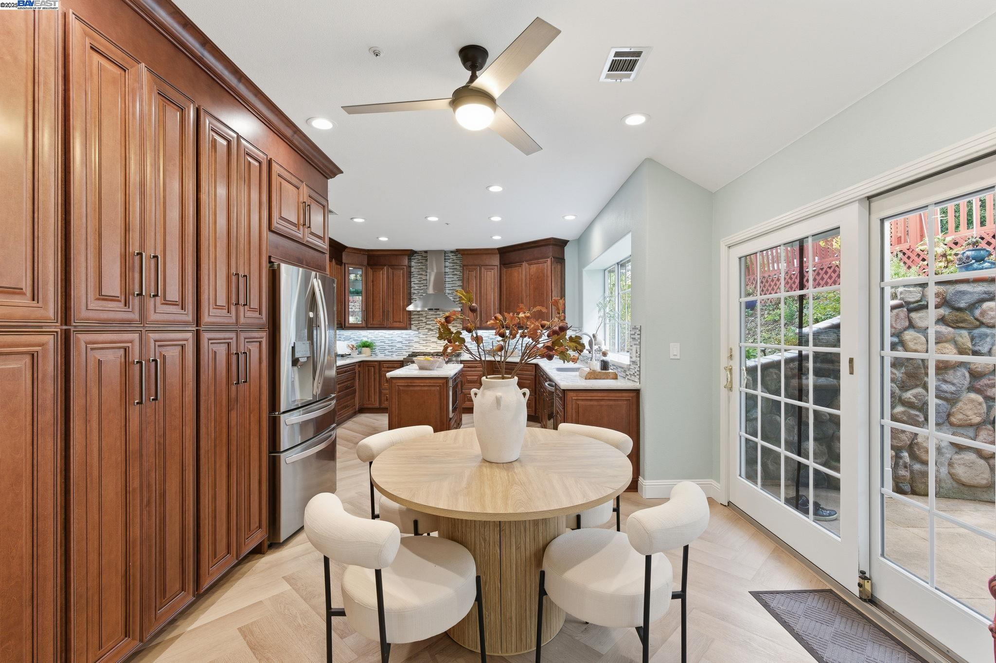 Detail Gallery Image 18 of 26 For 1031 Millbrook Court, Walnut Creek,  CA 94598 - 5 Beds | 4 Baths