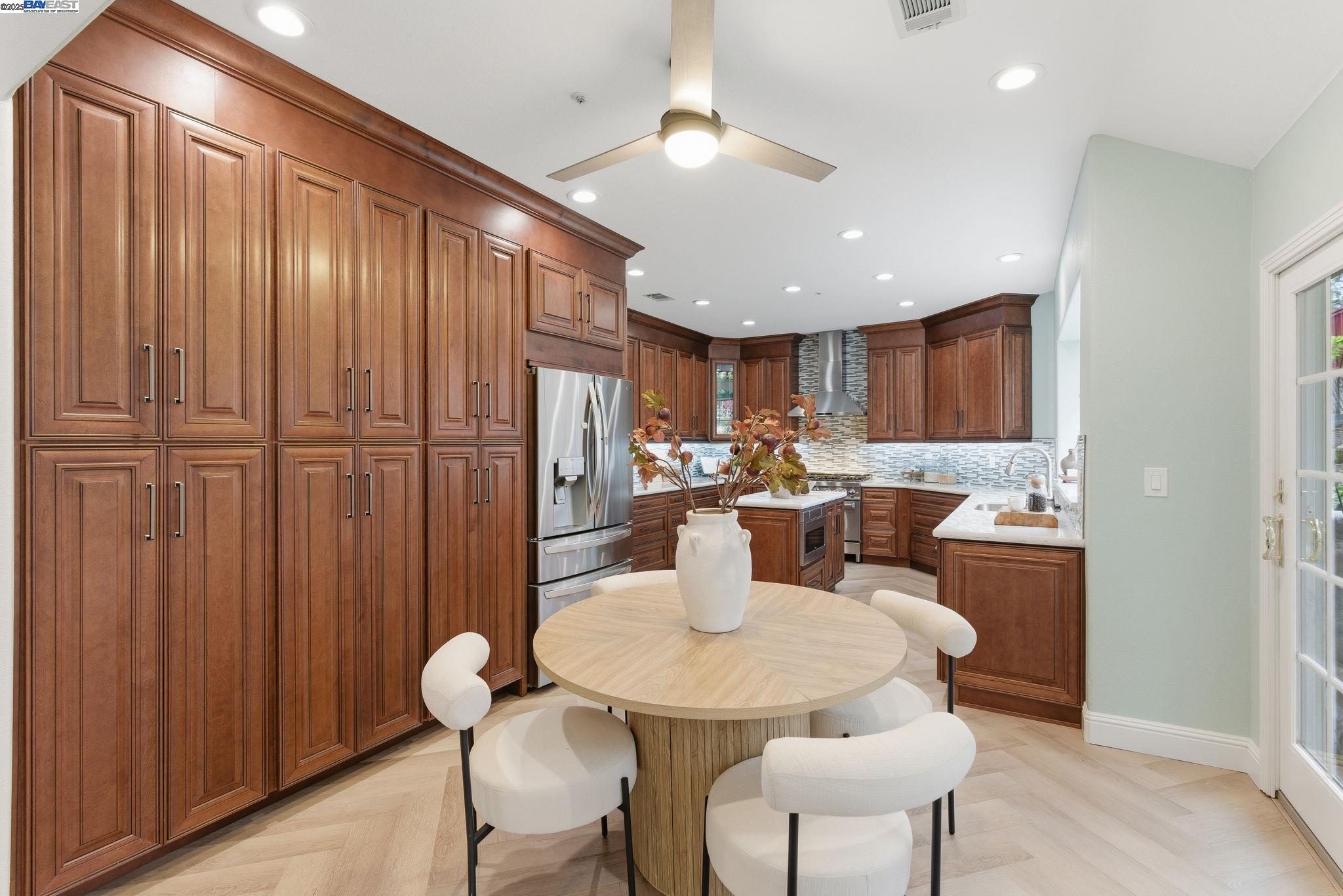 Detail Gallery Image 19 of 26 For 1031 Millbrook Court, Walnut Creek,  CA 94598 - 5 Beds | 4 Baths