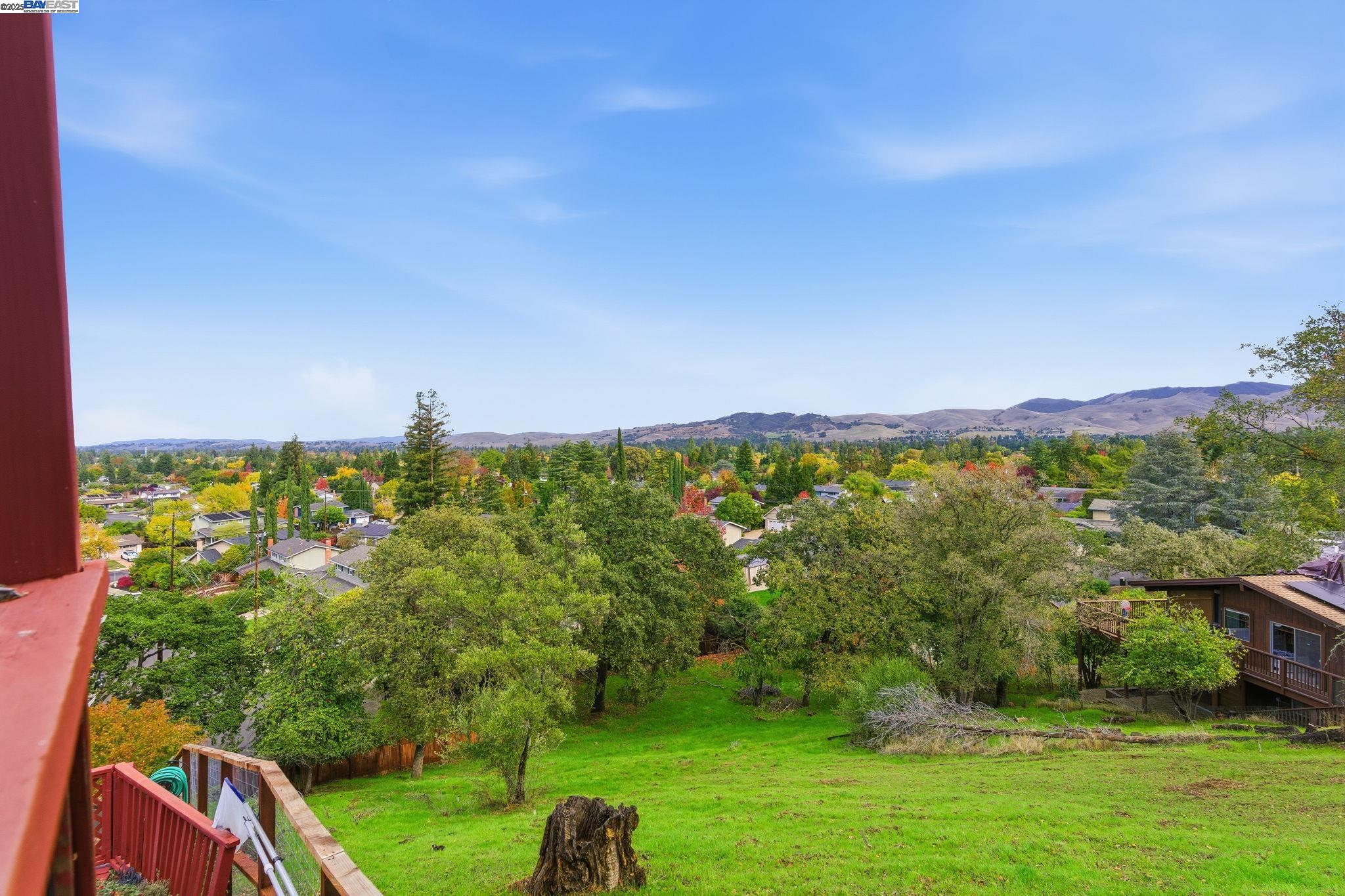 Detail Gallery Image 3 of 27 For 1031 Millbrook Court, Walnut Creek,  CA 94598 - 5 Beds | 4 Baths