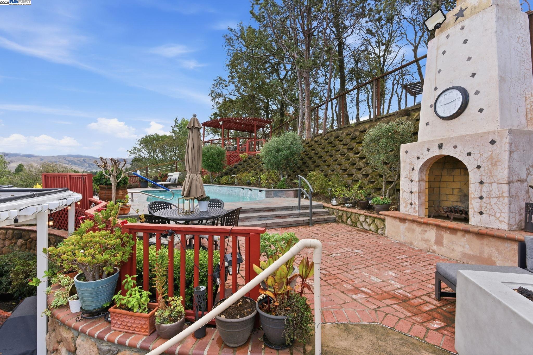 Detail Gallery Image 8 of 26 For 1031 Millbrook Court, Walnut Creek,  CA 94598 - 5 Beds | 4 Baths