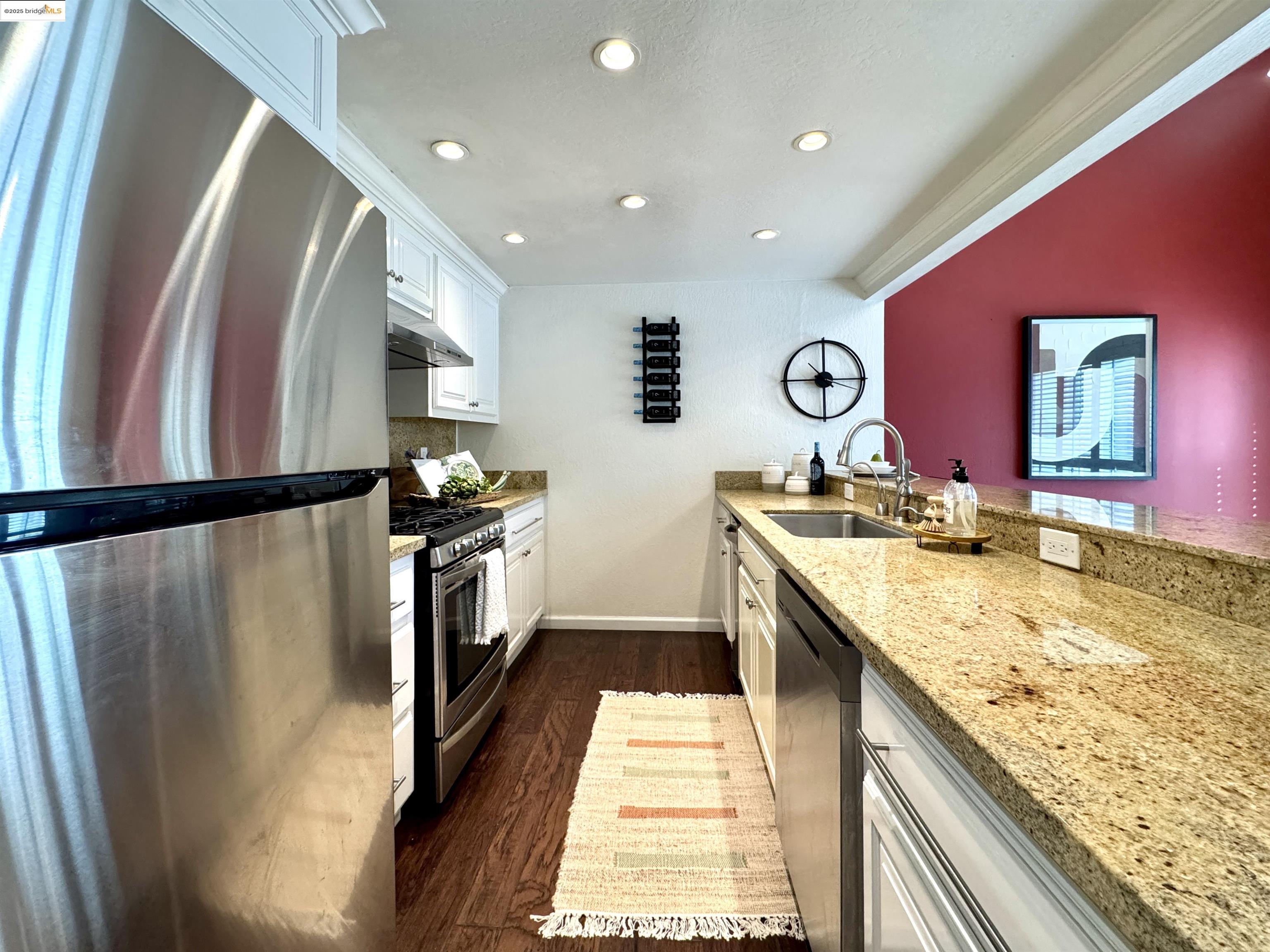 Detail Gallery Image 11 of 48 For 3365 Los Prados St, San Mateo,  CA 94403 - 2 Beds | 2 Baths