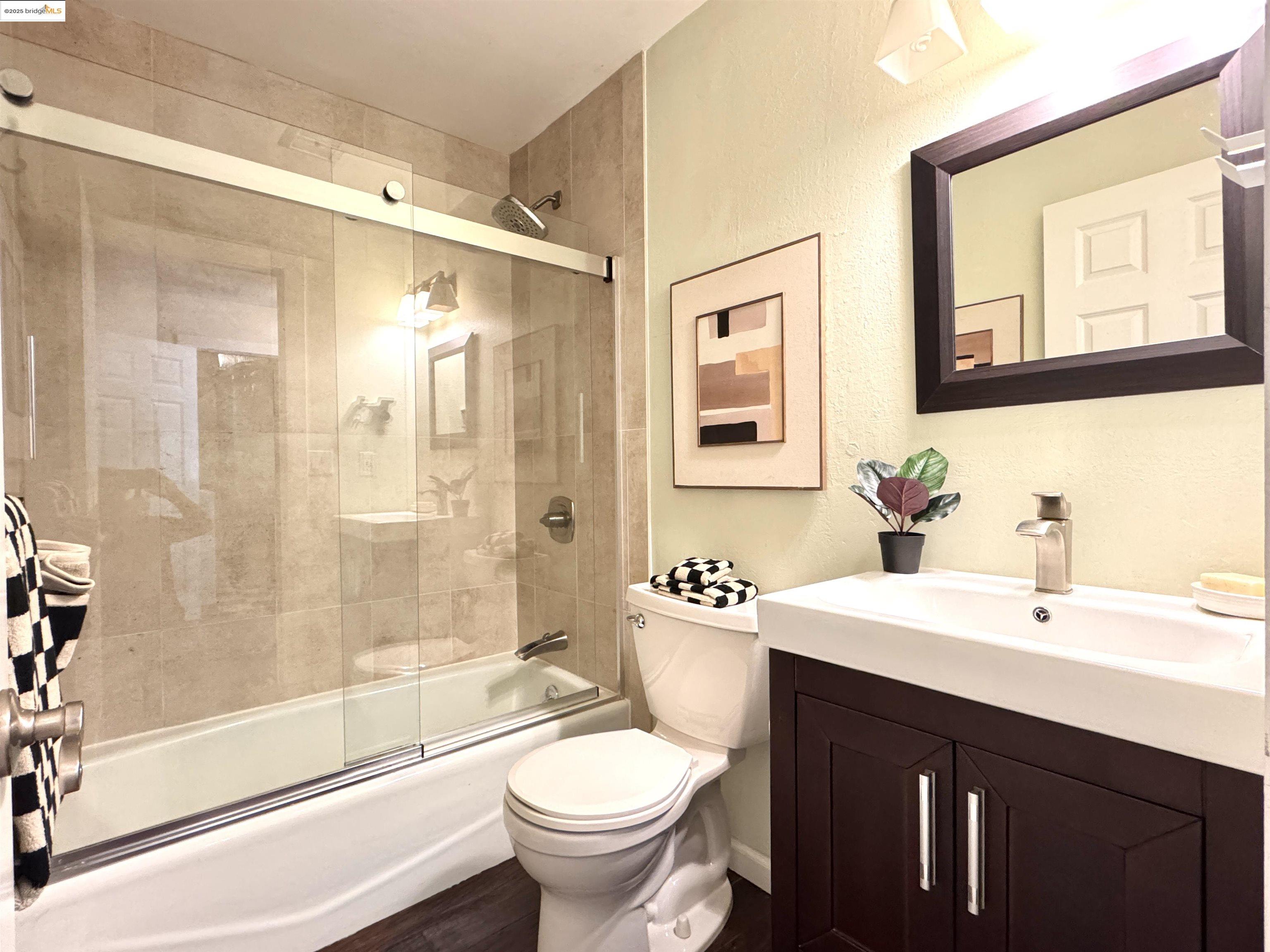 Detail Gallery Image 15 of 48 For 3365 Los Prados St, San Mateo,  CA 94403 - 2 Beds | 2 Baths