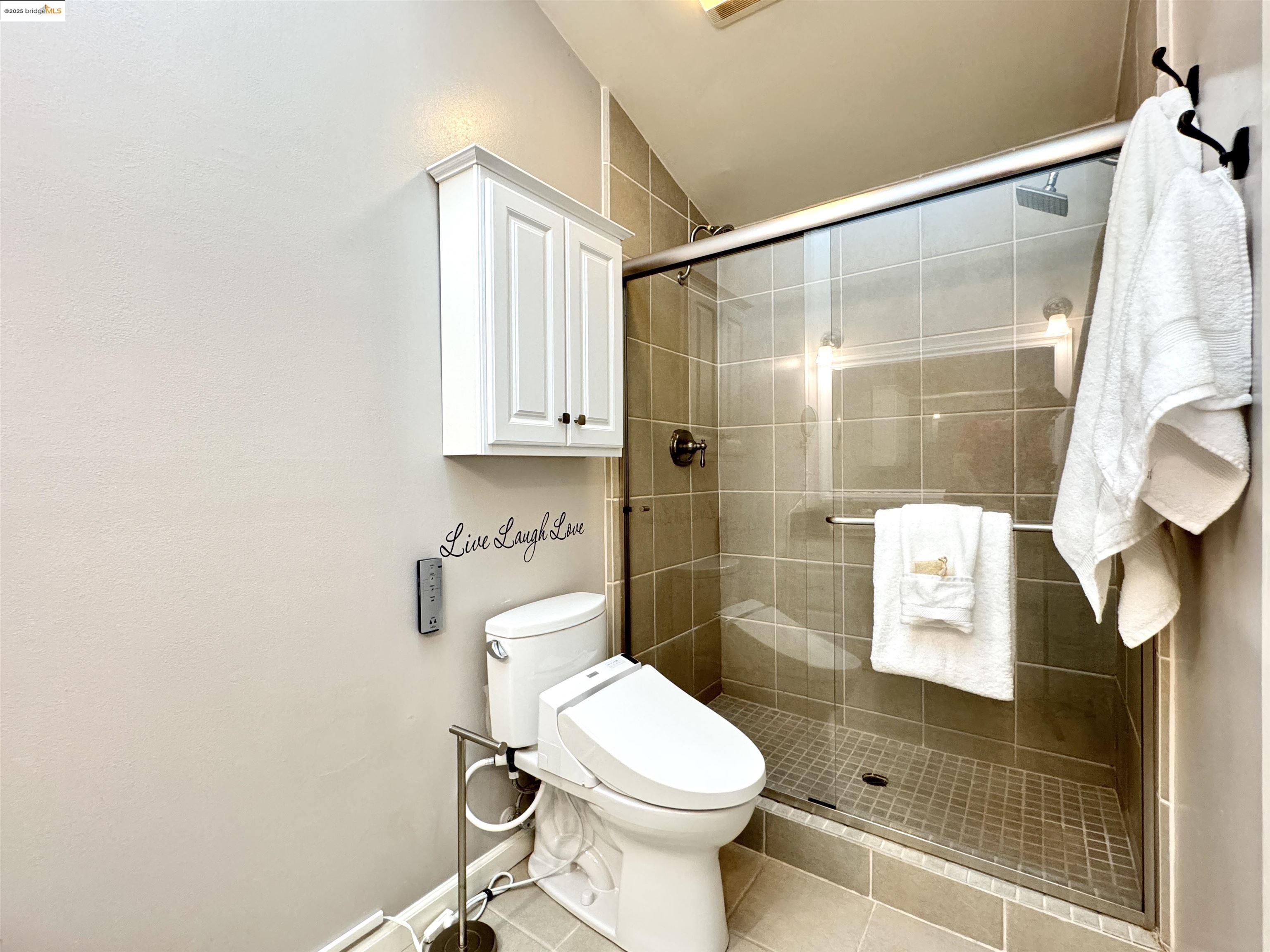 Detail Gallery Image 24 of 48 For 3365 Los Prados St, San Mateo,  CA 94403 - 2 Beds | 2 Baths