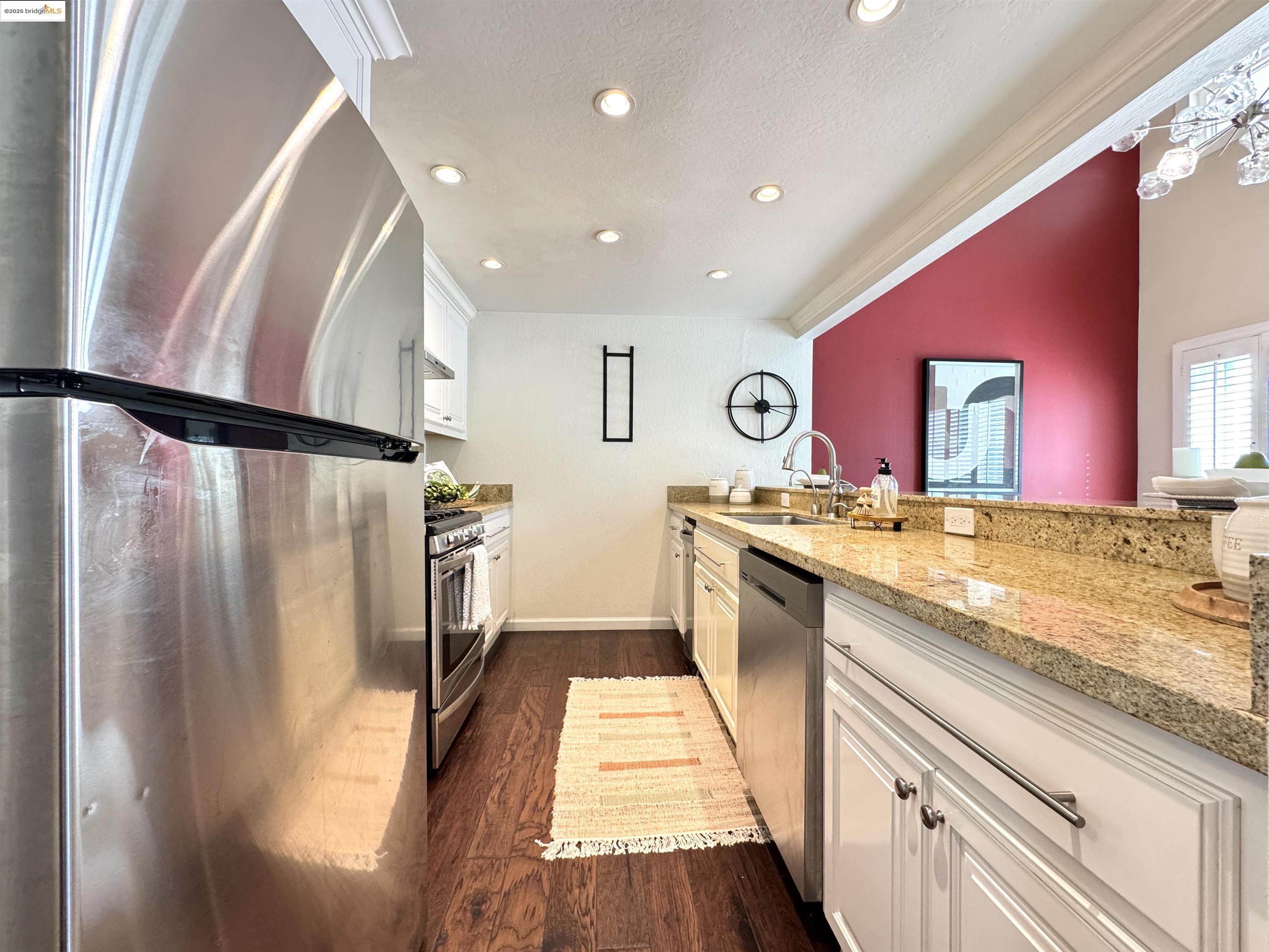 Detail Gallery Image 8 of 48 For 3365 Los Prados St, San Mateo,  CA 94403 - 2 Beds | 2 Baths