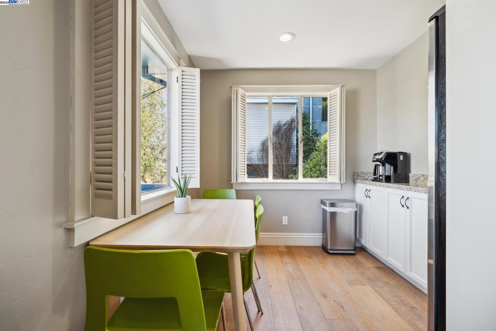 Detail Gallery Image 11 of 37 For 5936 Broadway, Oakland,  CA 94618 - – Beds | – Baths