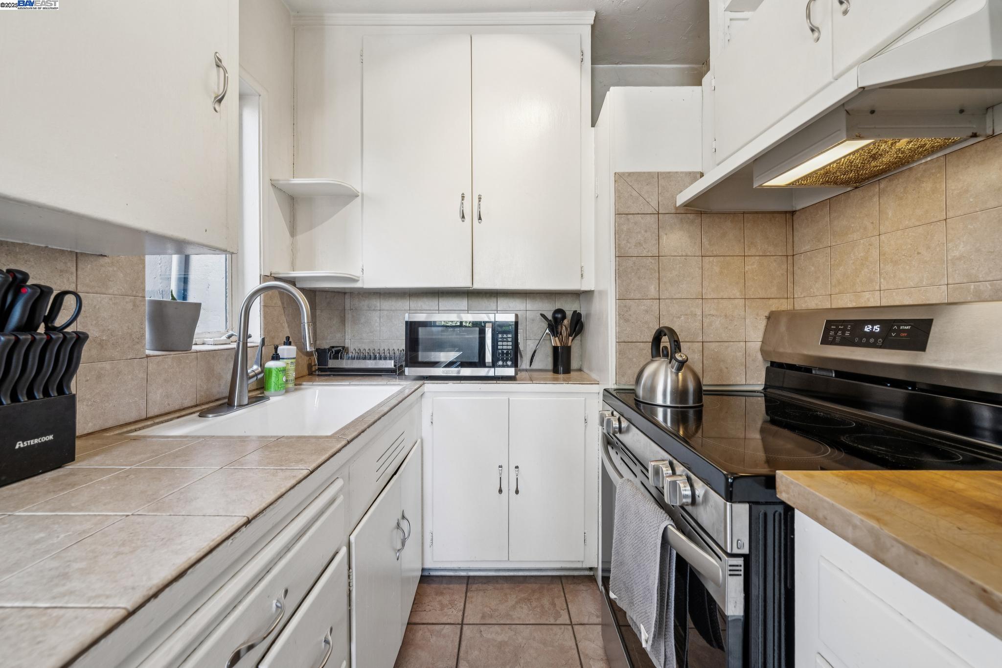 Detail Gallery Image 30 of 37 For 5936 Broadway, Oakland,  CA 94618 - – Beds | – Baths