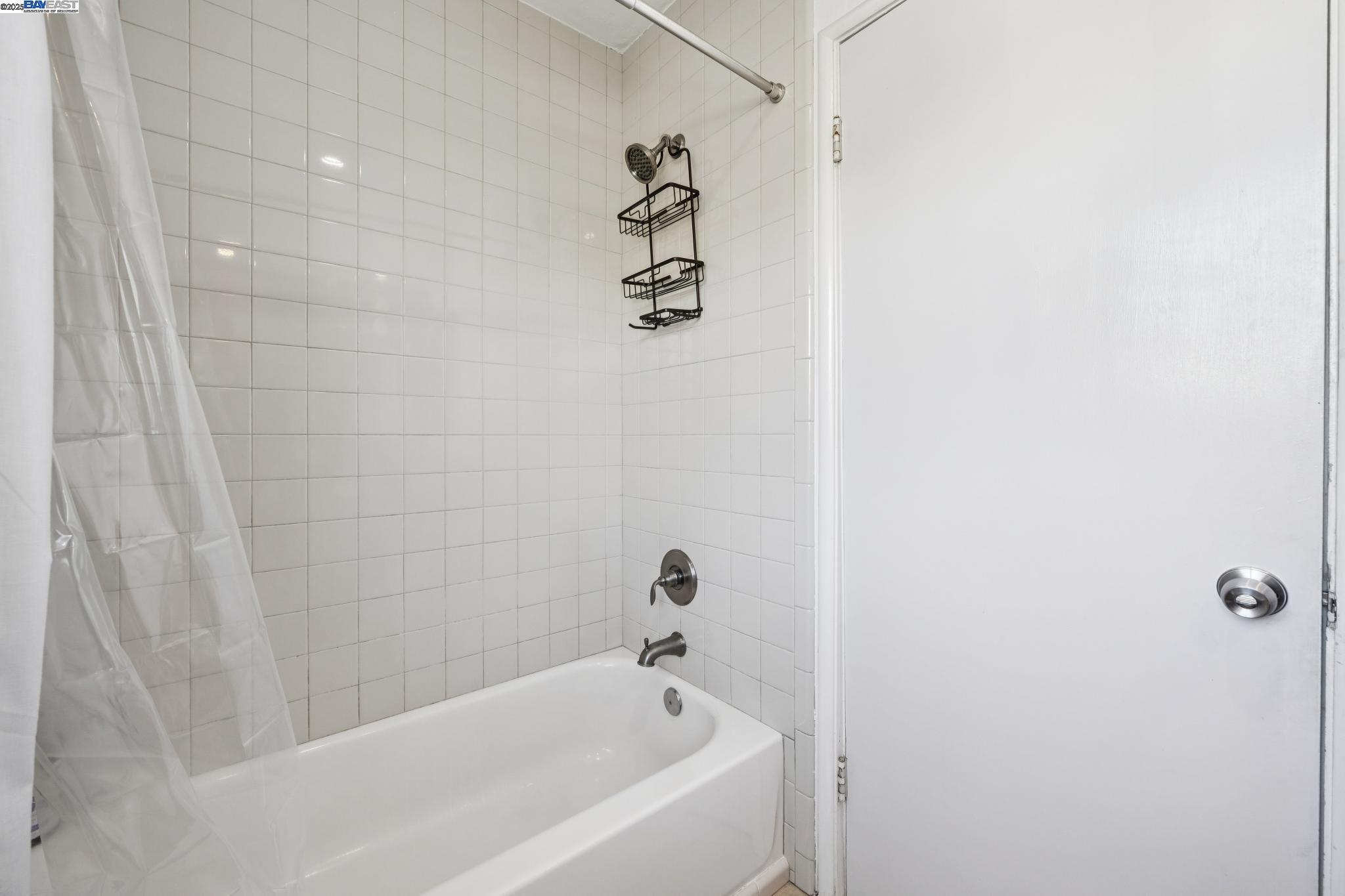 Detail Gallery Image 33 of 37 For 5936 Broadway, Oakland,  CA 94618 - – Beds | – Baths