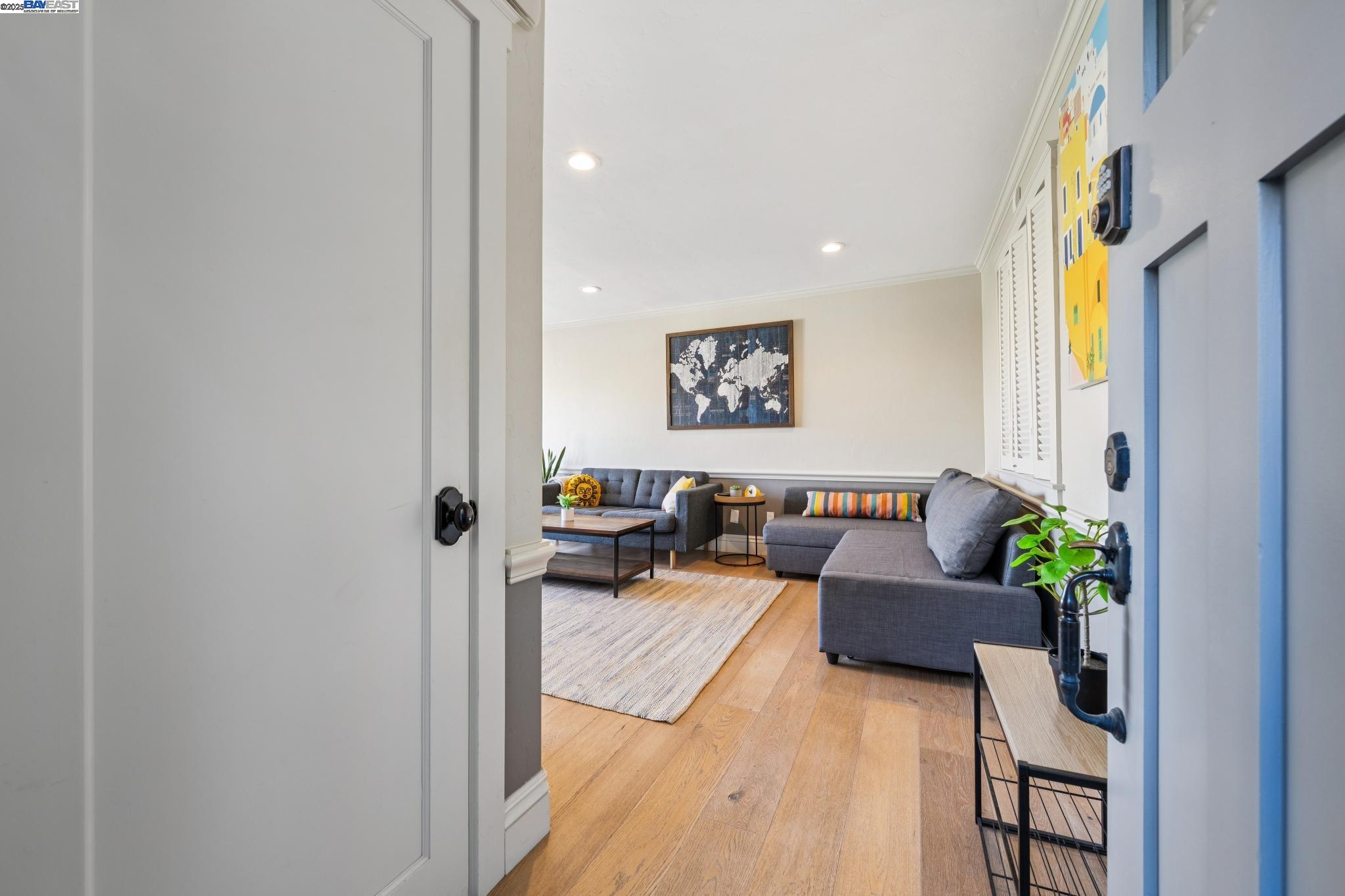 Detail Gallery Image 6 of 37 For 5936 Broadway, Oakland,  CA 94618 - – Beds | – Baths