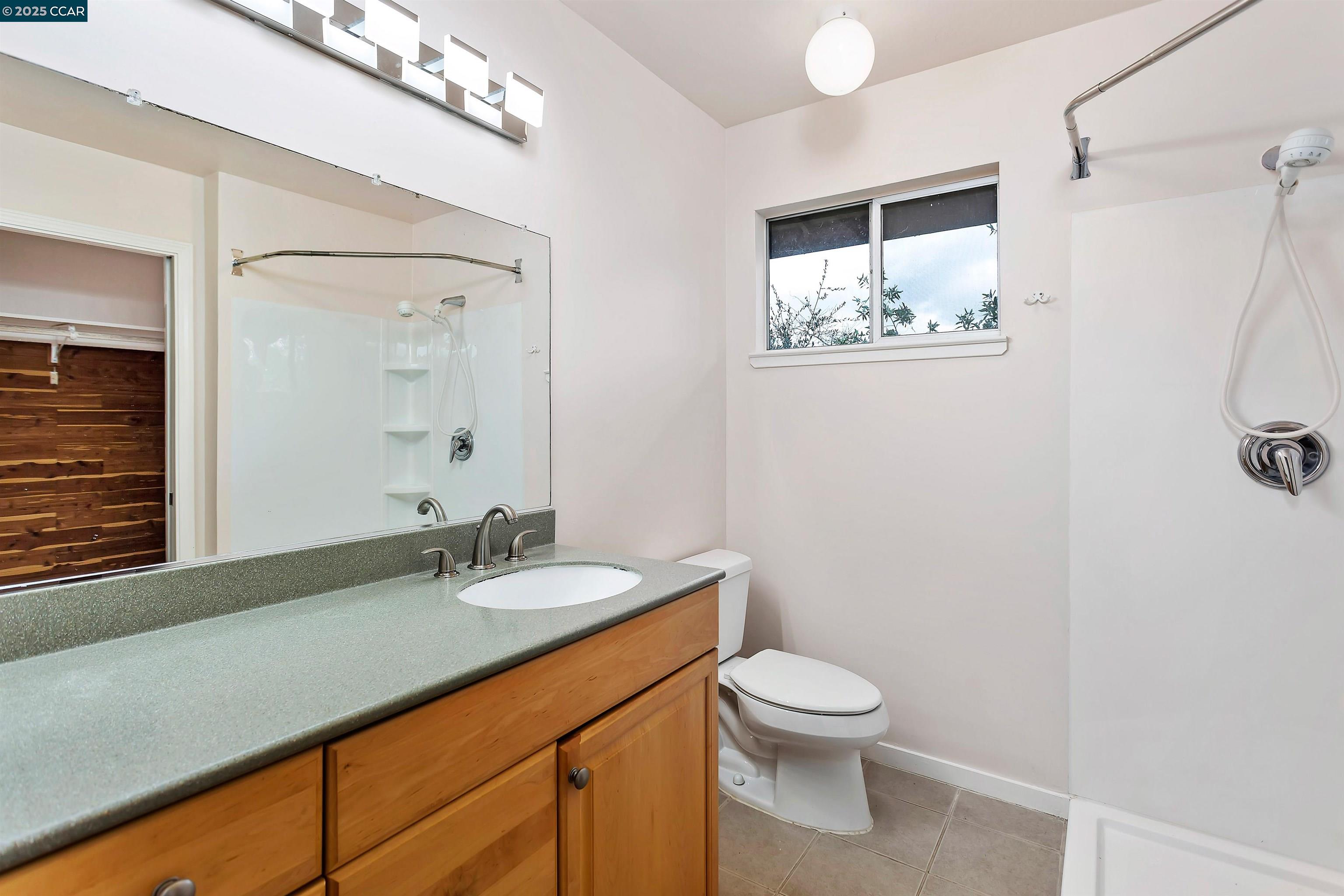 Detail Gallery Image 16 of 24 For 99 Longridge Rd., Orinda,  CA 94563 - 3 Beds | 3 Baths