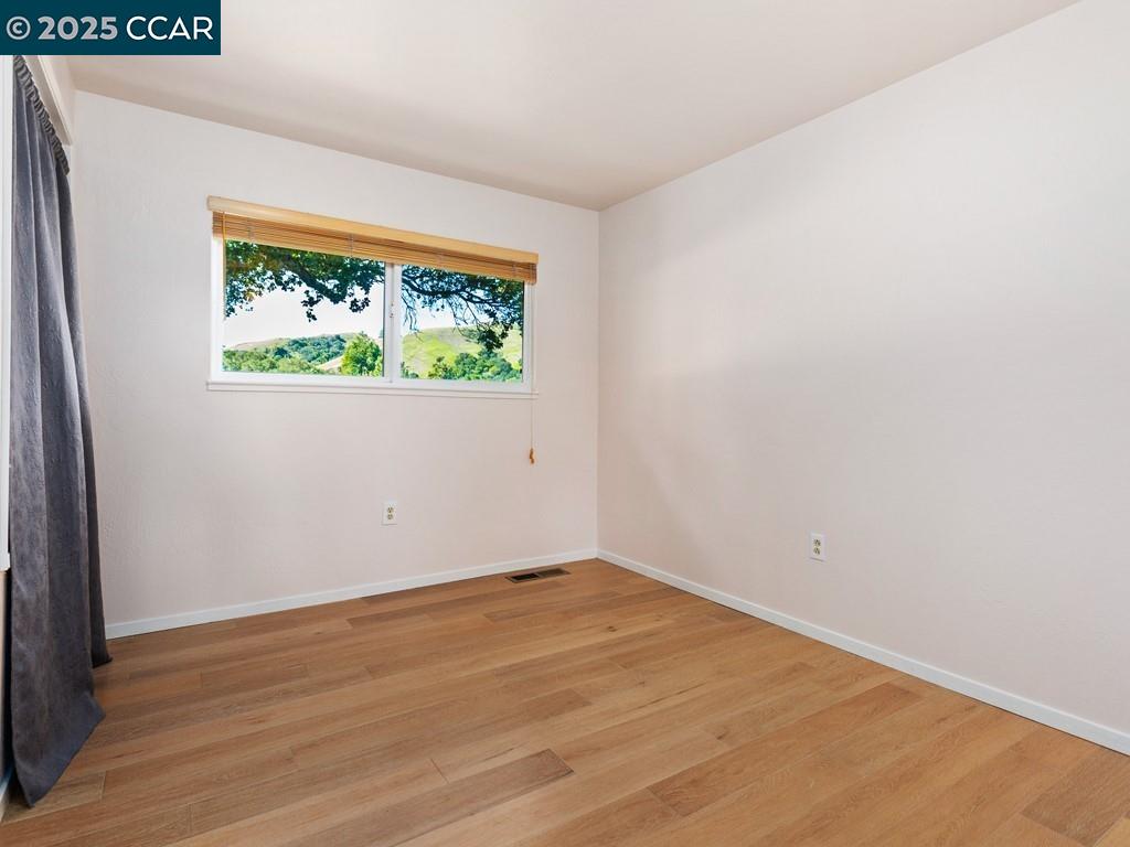 Detail Gallery Image 18 of 24 For 99 Longridge Rd., Orinda,  CA 94563 - 3 Beds | 3 Baths