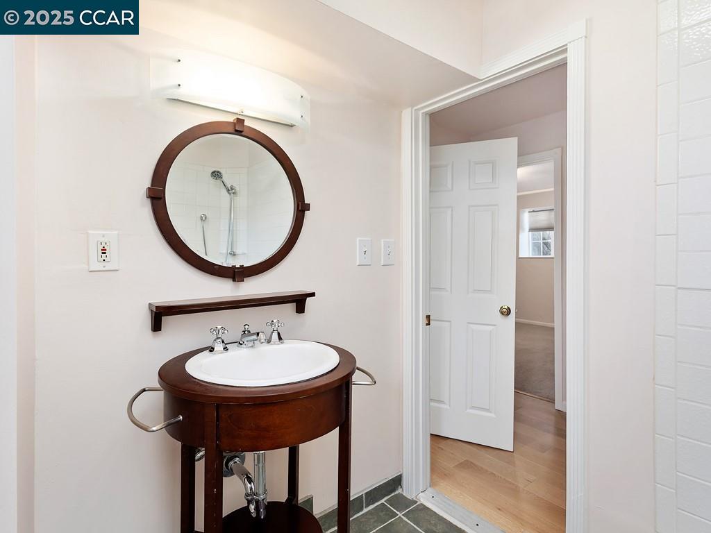 Detail Gallery Image 21 of 24 For 99 Longridge Rd., Orinda,  CA 94563 - 3 Beds | 3 Baths