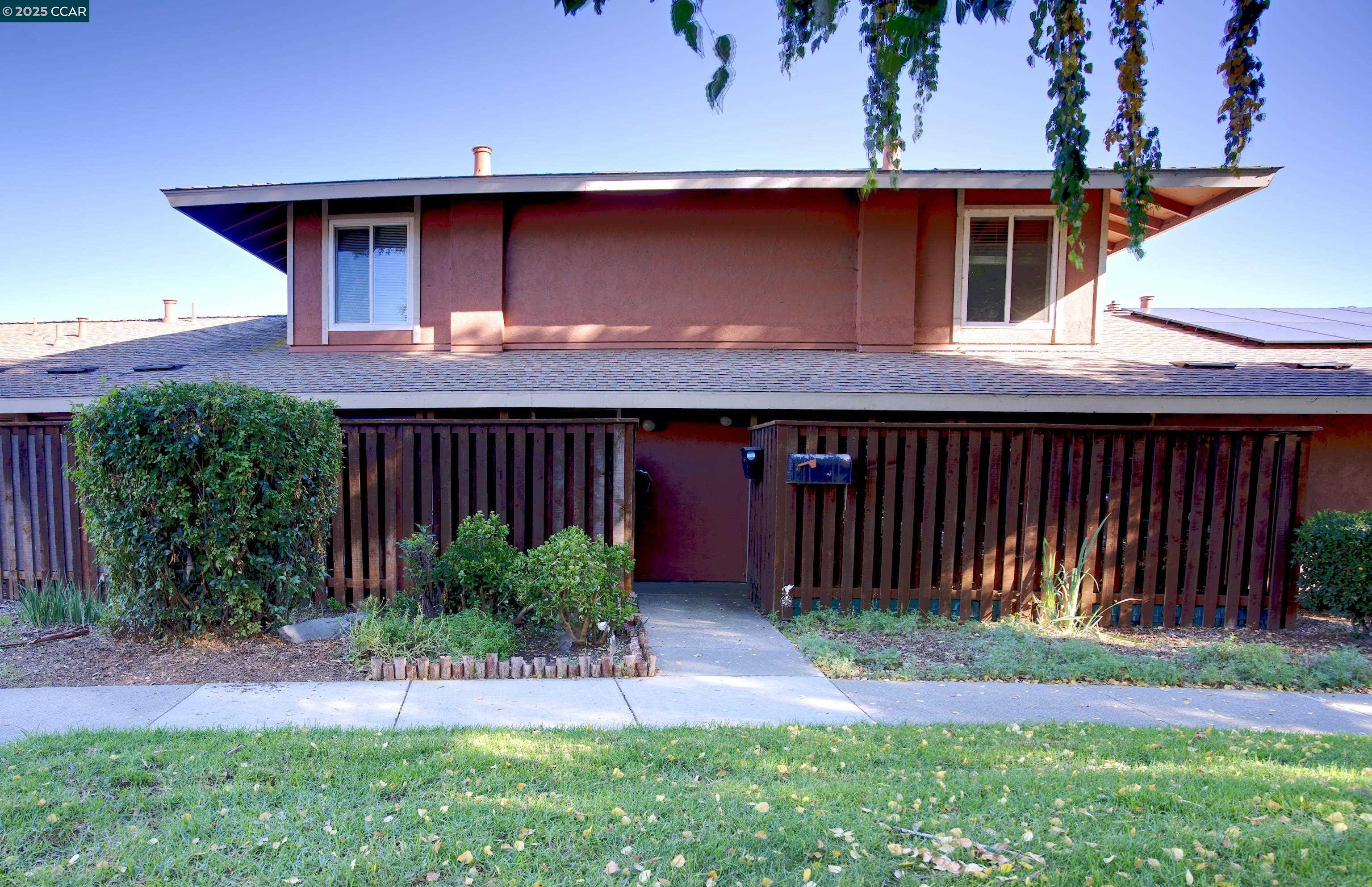 Front Image Thumbnail for CC41116890