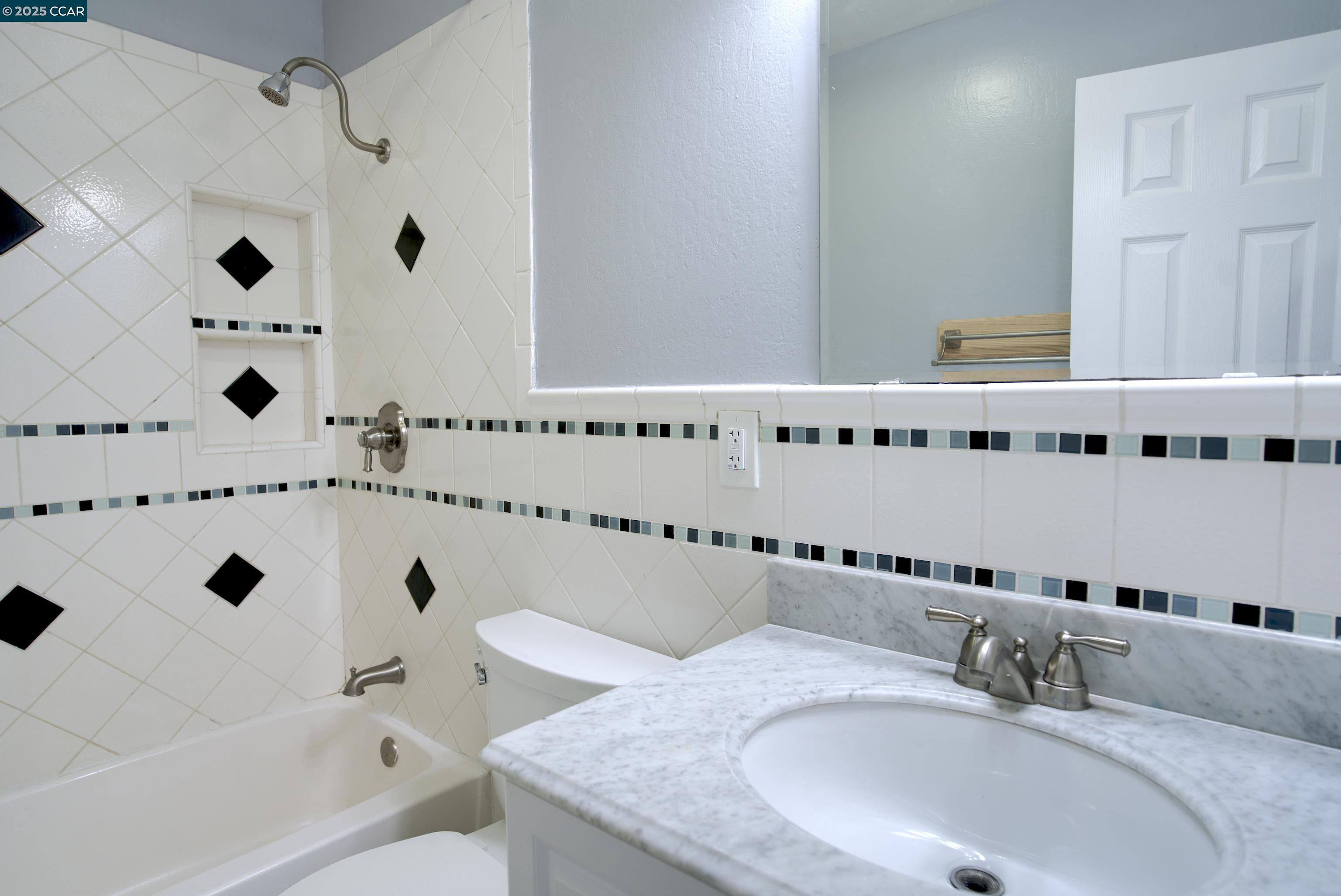 Detail Gallery Image 17 of 33 For 2027 Olivera Rd #C,  Concord,  CA 94520 - 2 Beds | 1/1 Baths