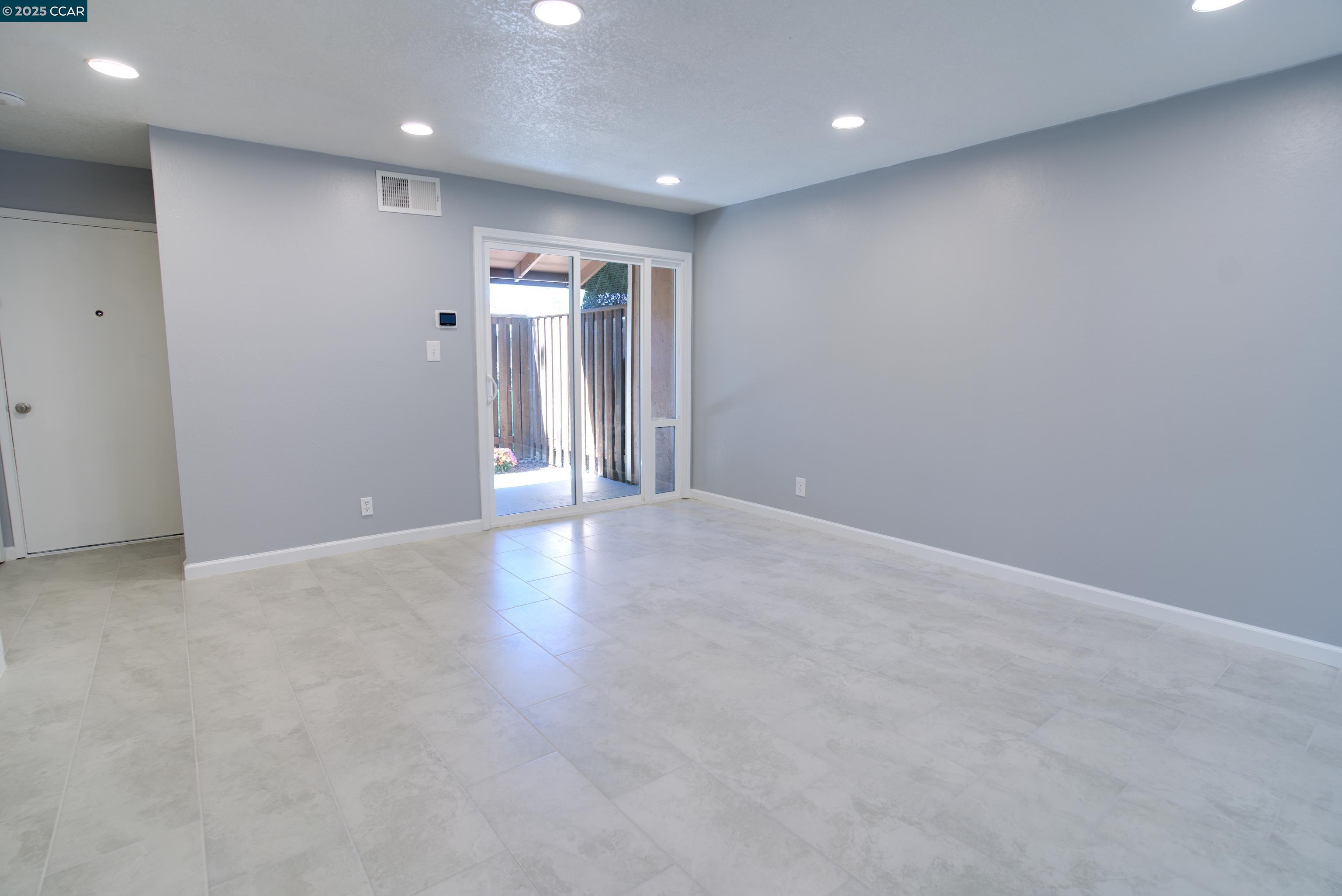 Detail Gallery Image 28 of 33 For 2027 Olivera Rd #C,  Concord,  CA 94520 - 2 Beds | 1/1 Baths