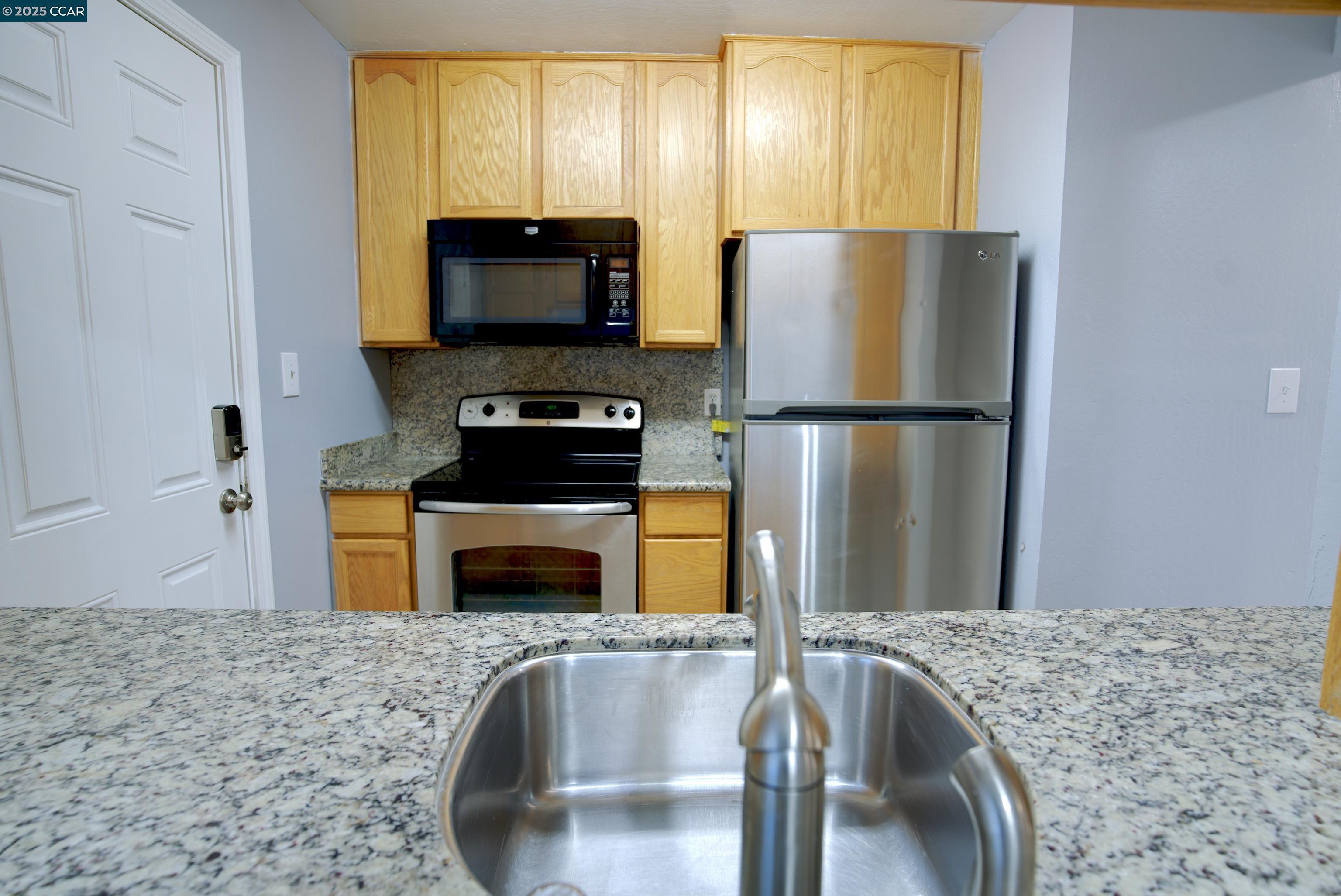 Detail Gallery Image 9 of 33 For 2027 Olivera Rd #C,  Concord,  CA 94520 - 2 Beds | 1/1 Baths