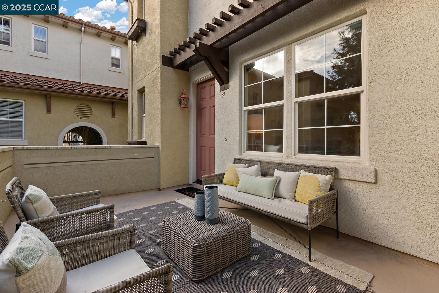 Detail Gallery Image 2 of 36 For 31 Picasso Ct, Pleasant Hill,  CA 94523 - 2 Beds | 2/1 Baths