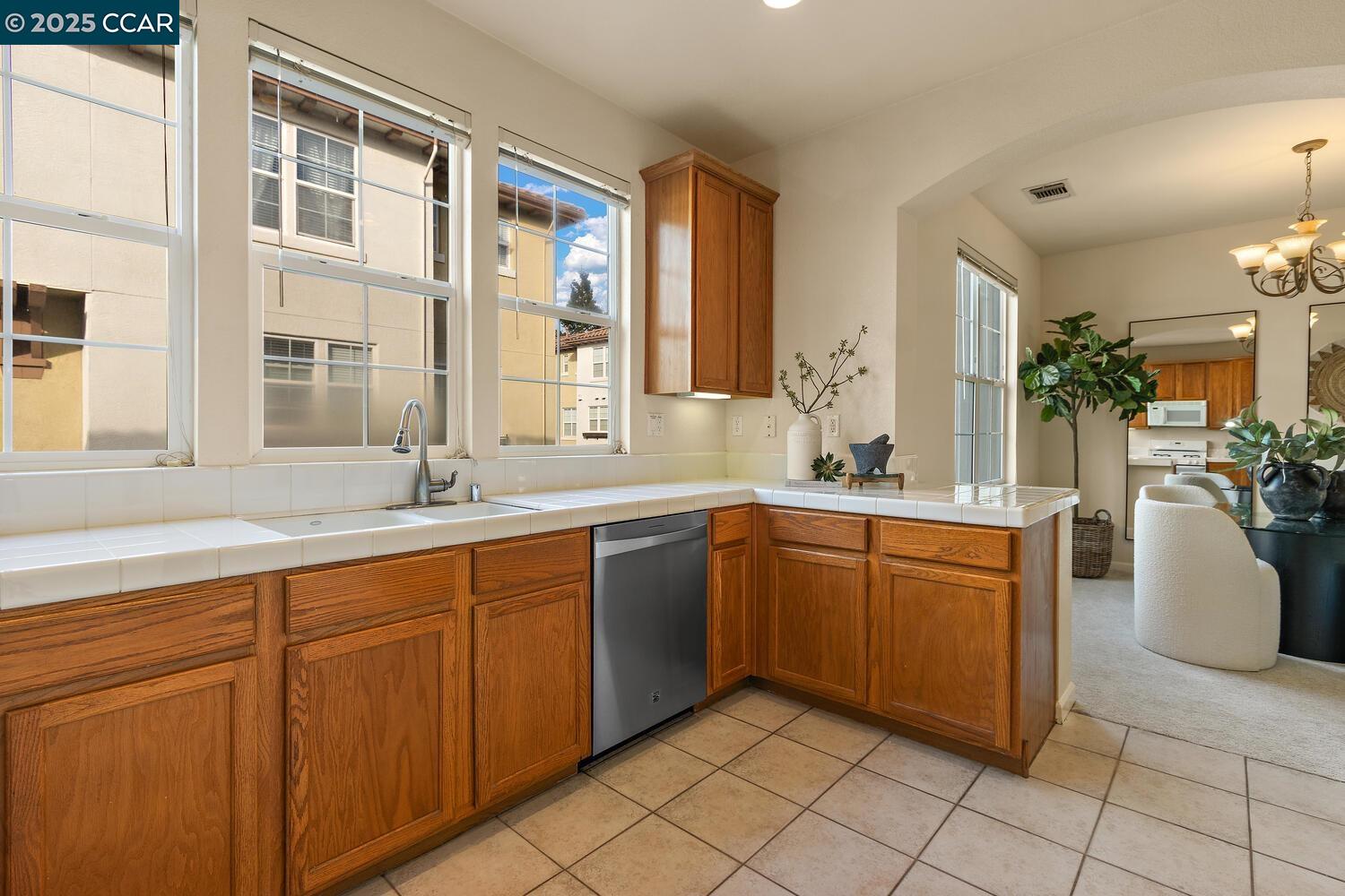 Detail Gallery Image 12 of 36 For 31 Picasso Ct, Pleasant Hill,  CA 94523 - 2 Beds | 2/1 Baths