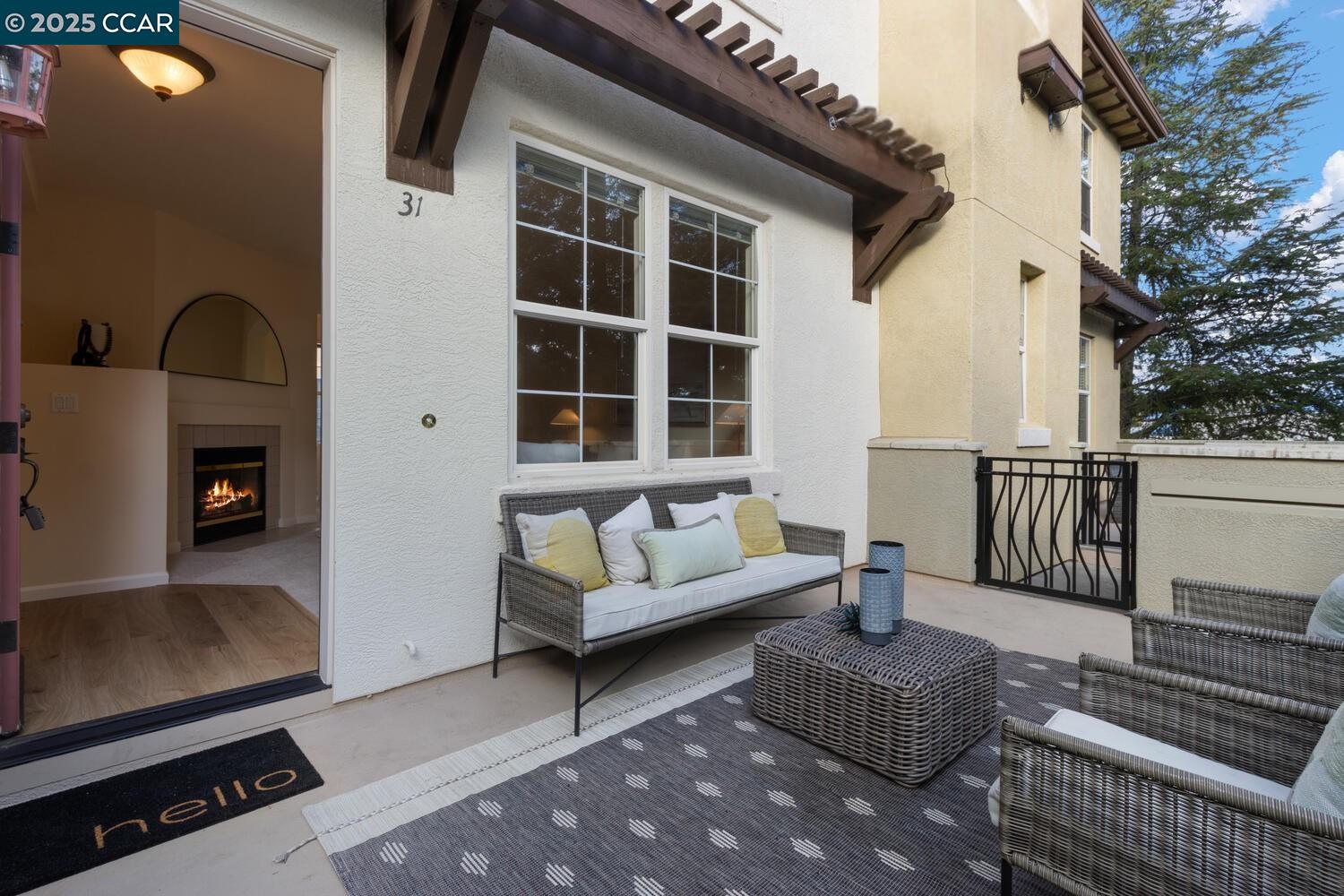 Detail Gallery Image 3 of 36 For 31 Picasso Ct, Pleasant Hill,  CA 94523 - 2 Beds | 2/1 Baths