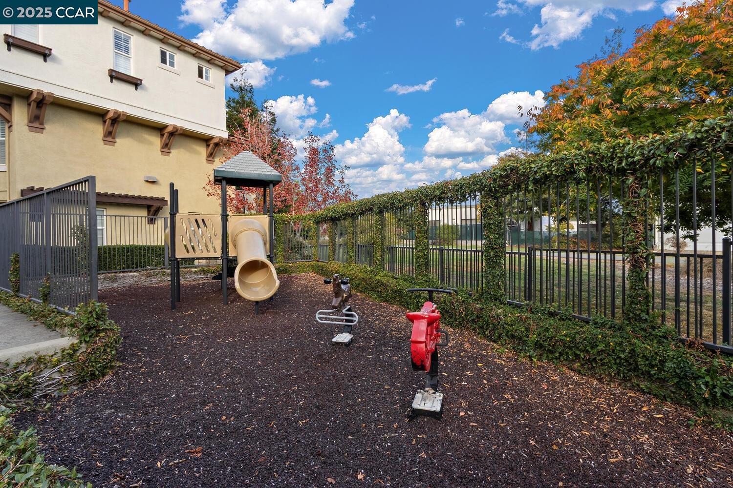 Detail Gallery Image 33 of 36 For 31 Picasso Ct, Pleasant Hill,  CA 94523 - 2 Beds | 2/1 Baths