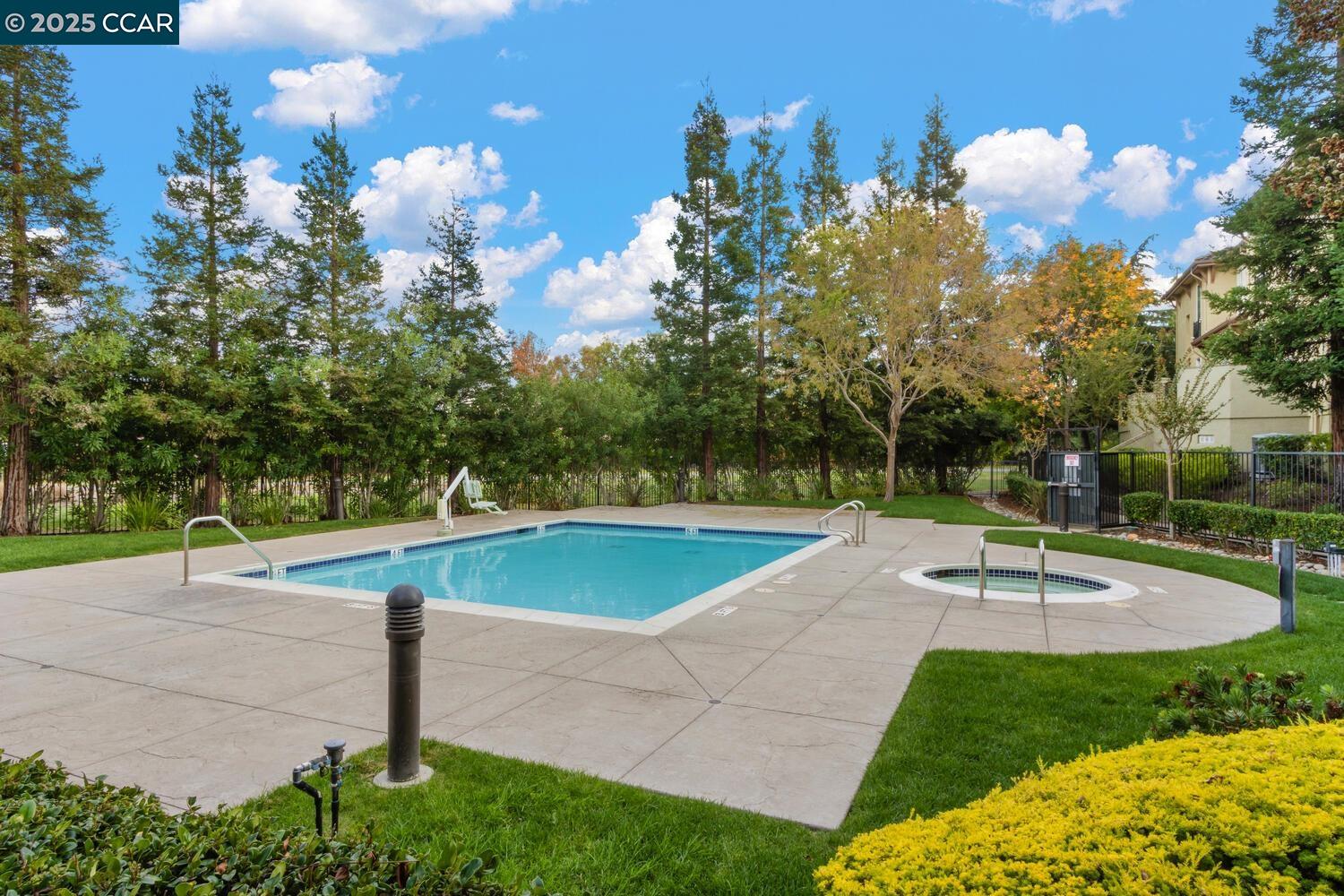 Detail Gallery Image 34 of 36 For 31 Picasso Ct, Pleasant Hill,  CA 94523 - 2 Beds | 2/1 Baths