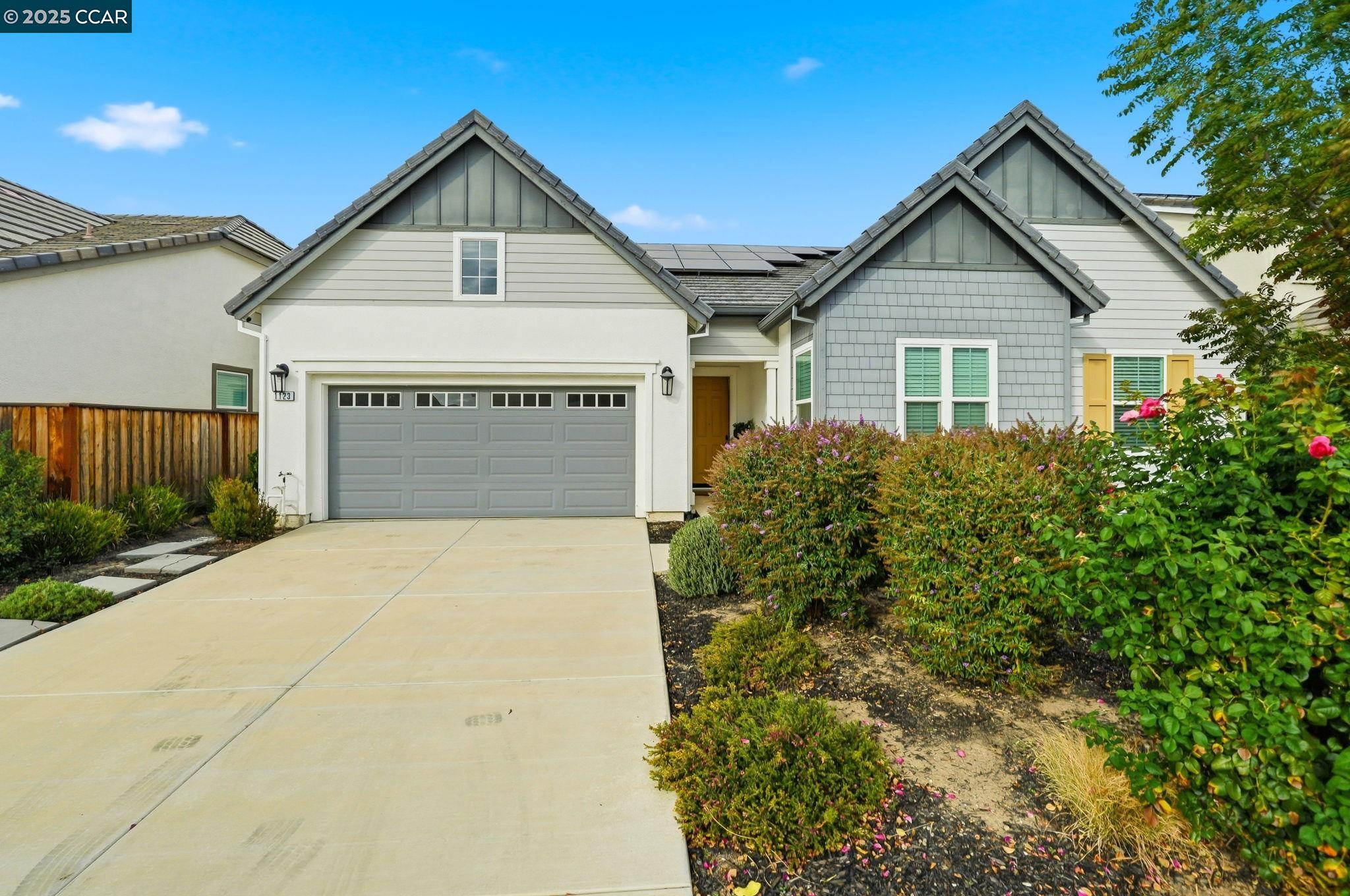 Detail Gallery Image 1 of 34 For 1123 David Senft Ln, Tracy,  CA 95304 - 4 Beds | 3/1 Baths