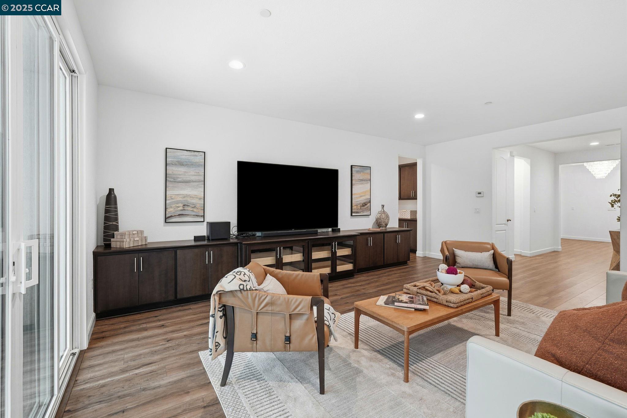 Detail Gallery Image 6 of 34 For 1123 David Senft Ln, Tracy,  CA 95304 - 4 Beds | 3/1 Baths