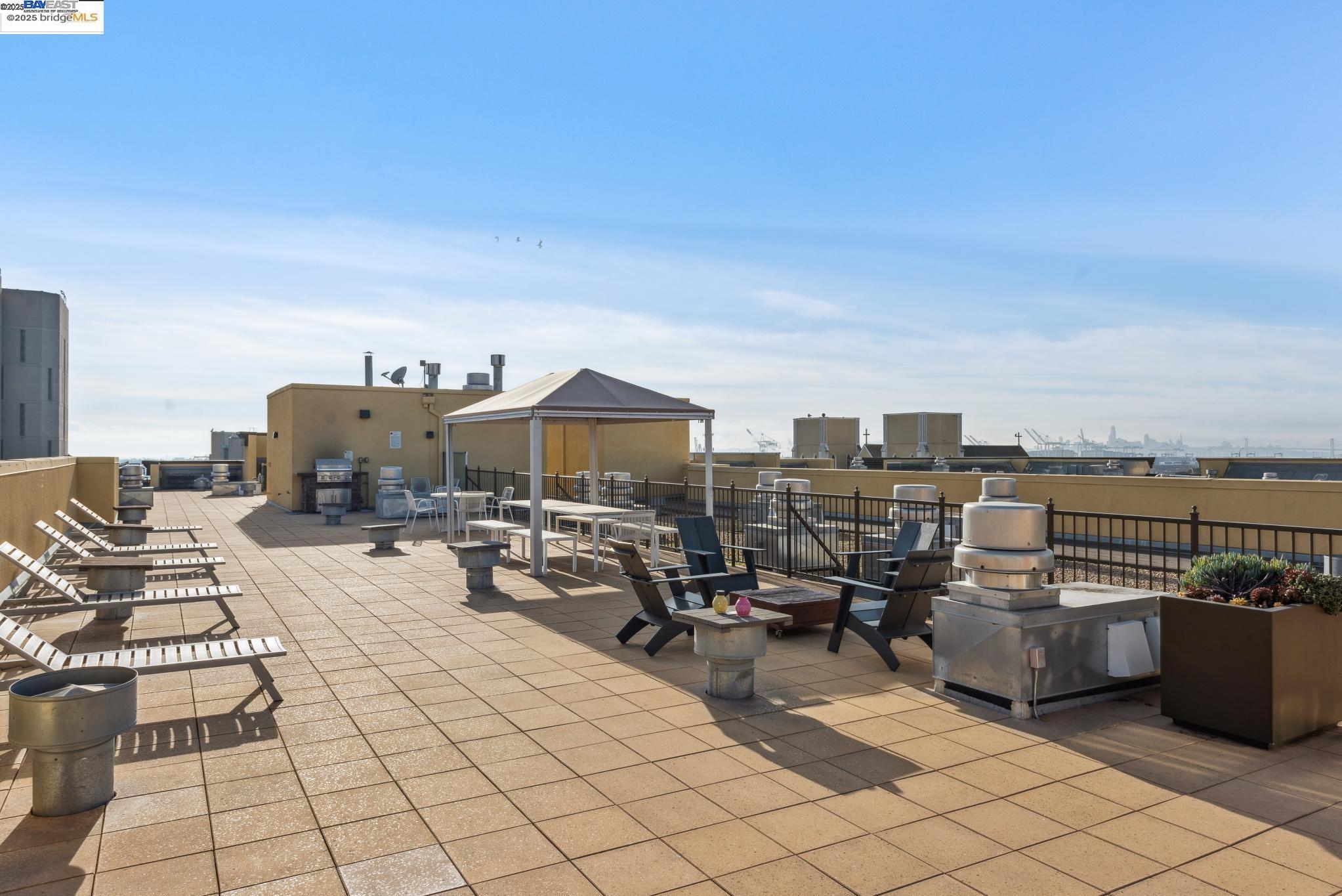 Detail Gallery Image 21 of 22 For 585 9th #422,  Oakland,  CA 94607 - 1 Beds | 1 Baths