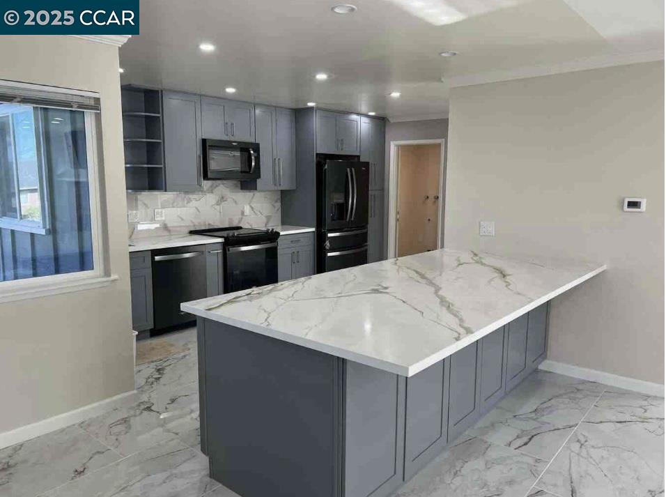 Detail Gallery Image 11 of 19 For 919 N Elm Drive, Rodeo,  CA 94572 - 3 Beds | 2/1 Baths