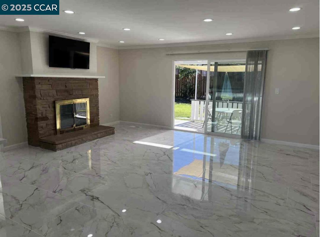 Detail Gallery Image 13 of 19 For 919 N Elm Drive, Rodeo,  CA 94572 - 3 Beds | 2/1 Baths