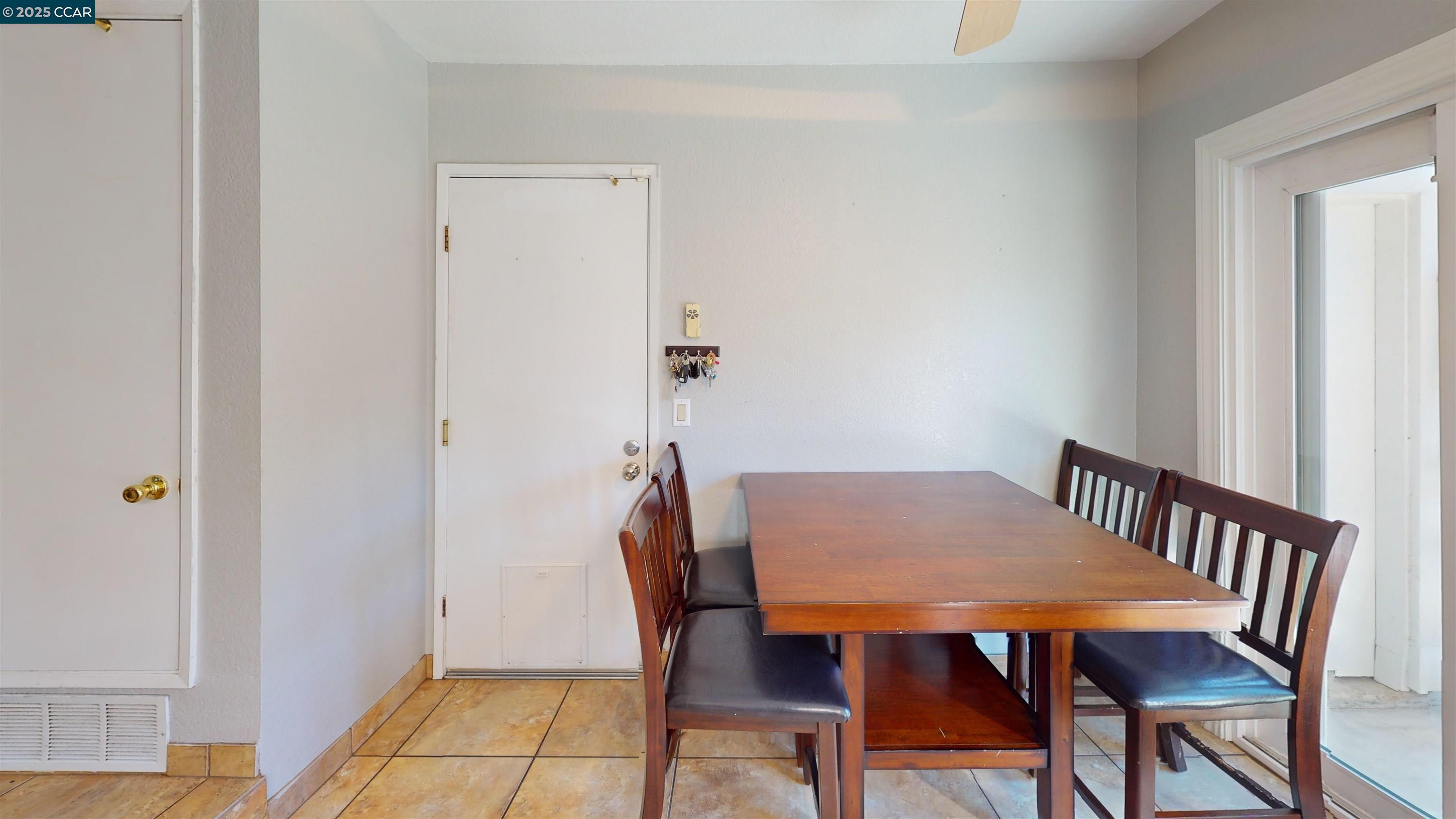 Detail Gallery Image 12 of 38 For 837 Oakwood Way, Oakley,  CA 94561 - 3 Beds | 2/1 Baths