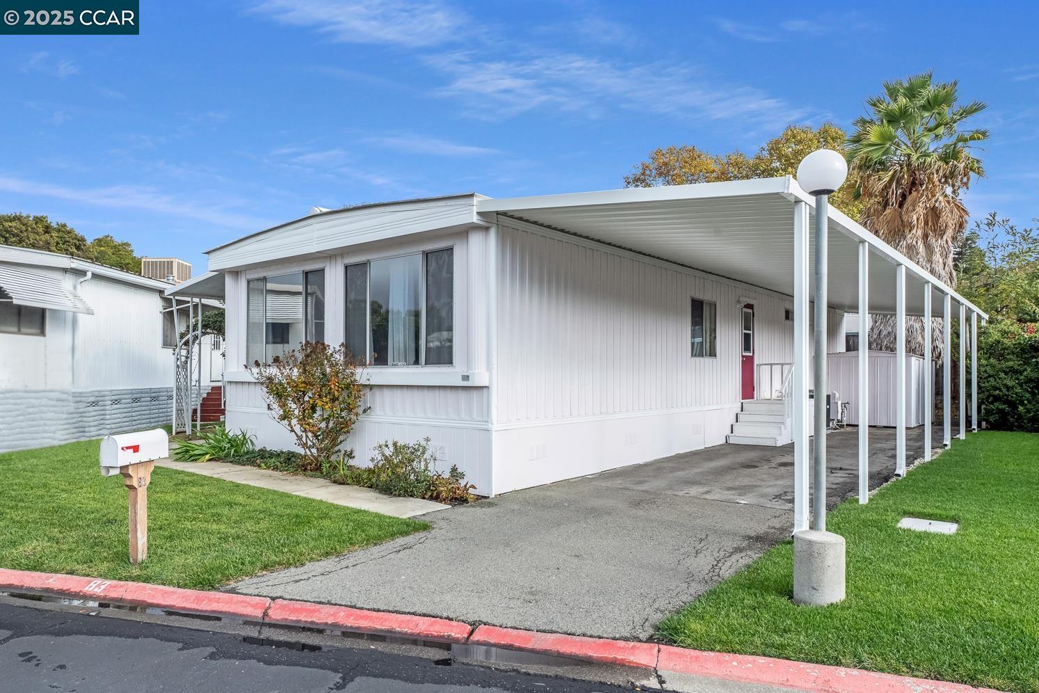 Detail Gallery Image 2 of 41 For 83 a Street, Concord,  CA 94520-5419 - 2 Beds | 2 Baths