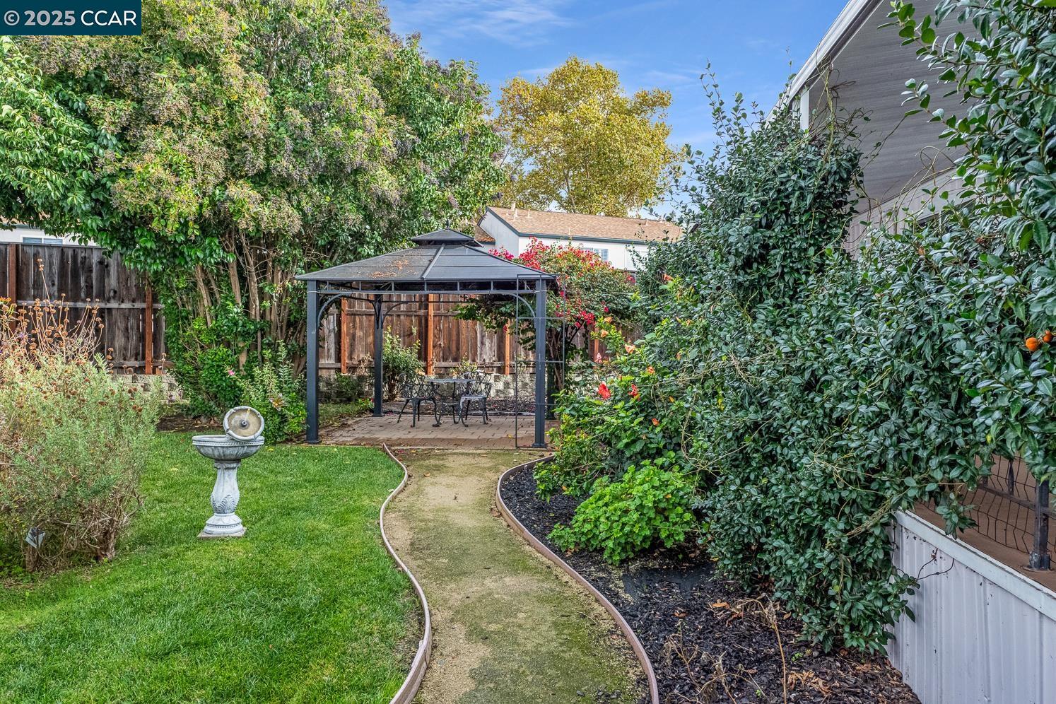 Detail Gallery Image 5 of 41 For 83 a Street, Concord,  CA 94520-5419 - 2 Beds | 2 Baths