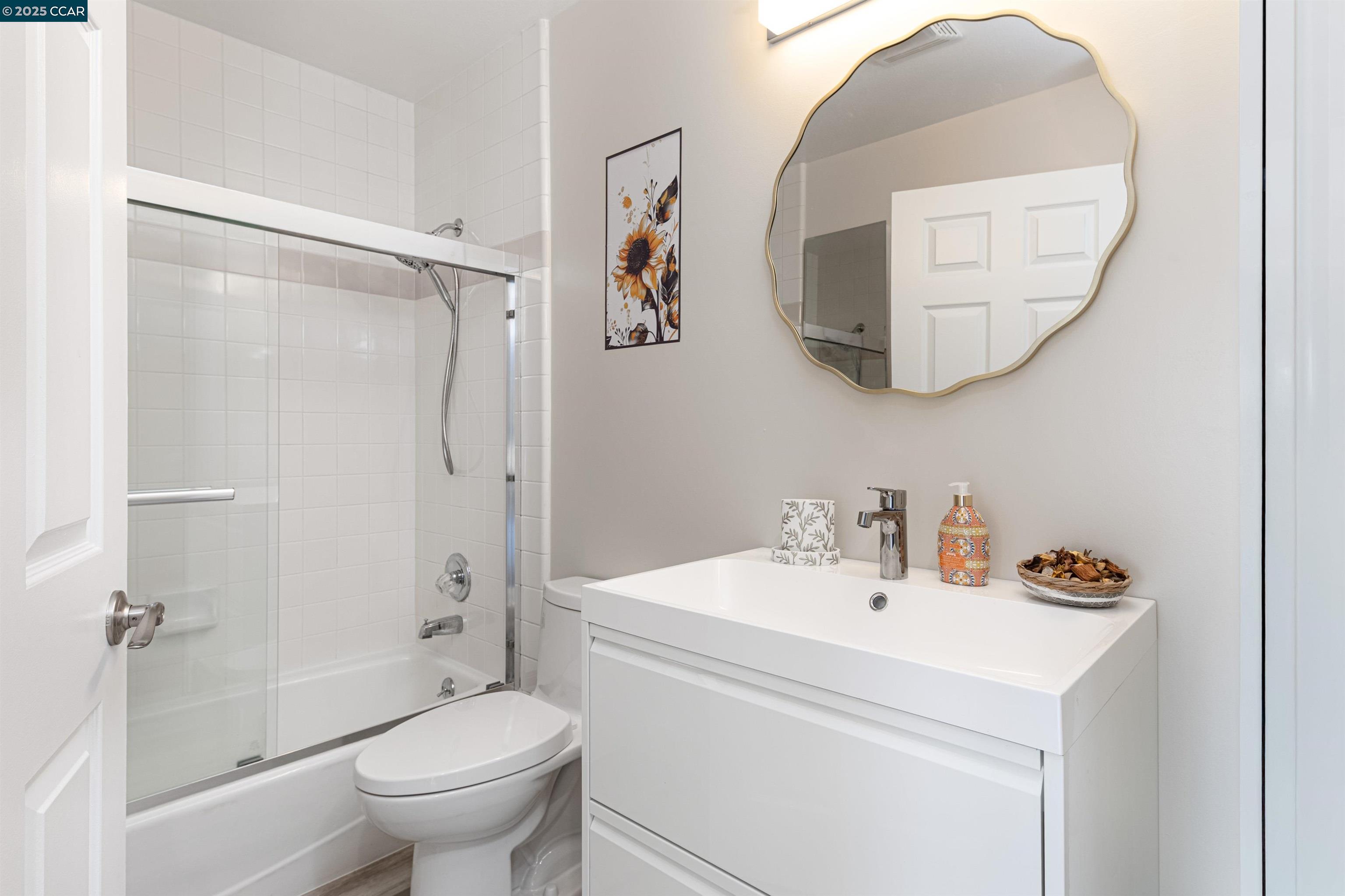 Detail Gallery Image 12 of 19 For 813 47th Ave #2,  San Francisco,  CA 94121 - 1 Beds | 1 Baths