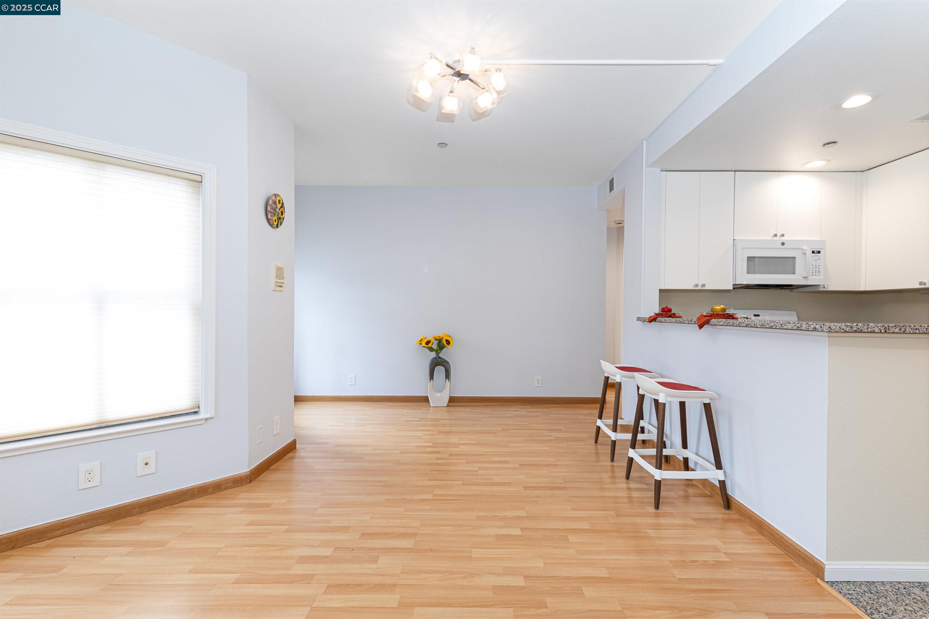 Detail Gallery Image 4 of 19 For 813 47th Ave #2,  San Francisco,  CA 94121 - 1 Beds | 1 Baths