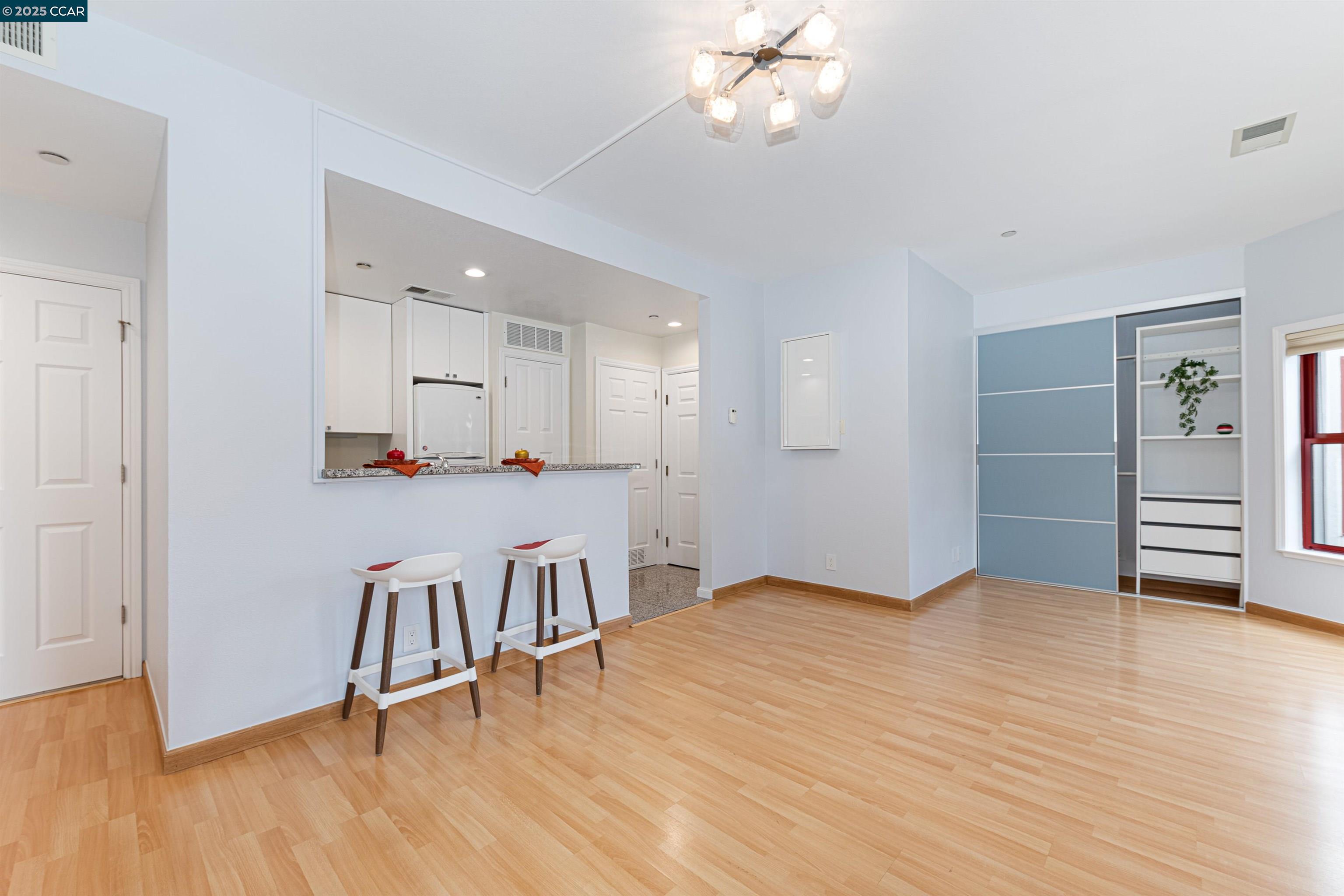 Detail Gallery Image 6 of 19 For 813 47th Ave #2,  San Francisco,  CA 94121 - 1 Beds | 1 Baths