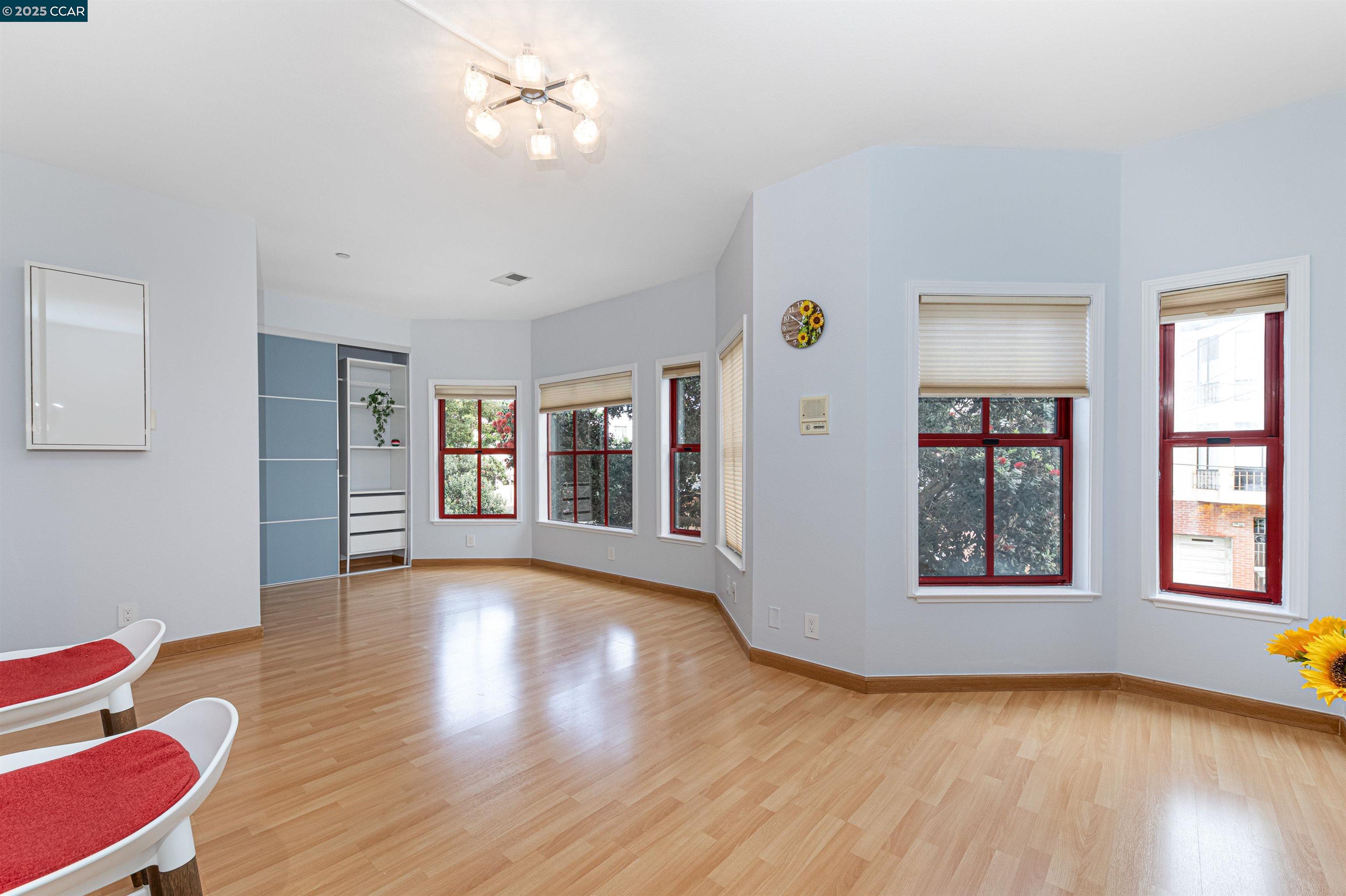 Detail Gallery Image 7 of 19 For 813 47th Ave #2,  San Francisco,  CA 94121 - 1 Beds | 1 Baths