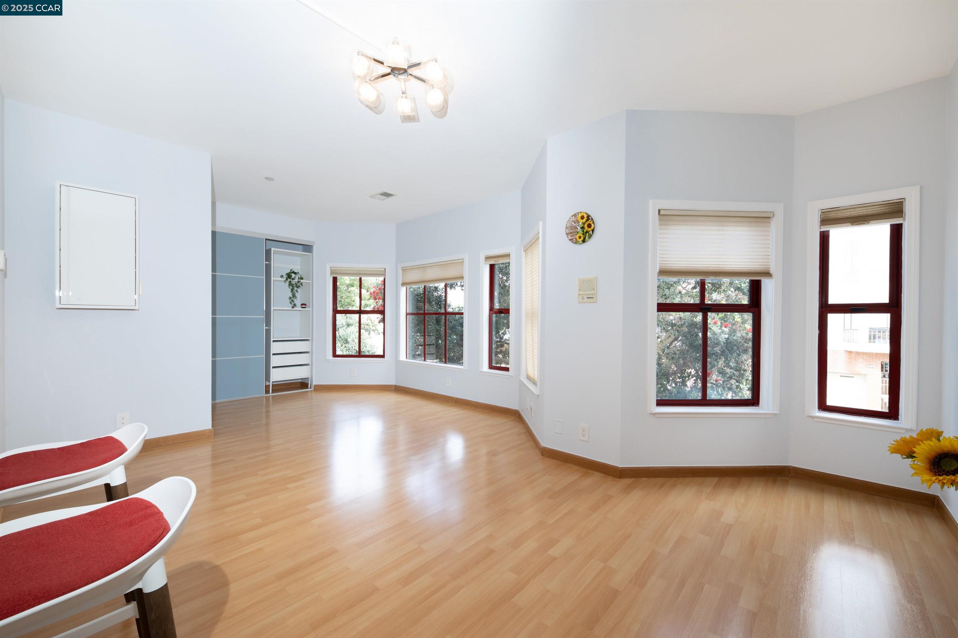 Detail Gallery Image 8 of 19 For 813 47th Ave #2,  San Francisco,  CA 94121 - 1 Beds | 1 Baths