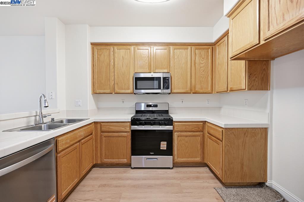 Detail Gallery Image 12 of 55 For 462 Marina Way, Richmond,  CA 94801 - 3 Beds | 3 Baths