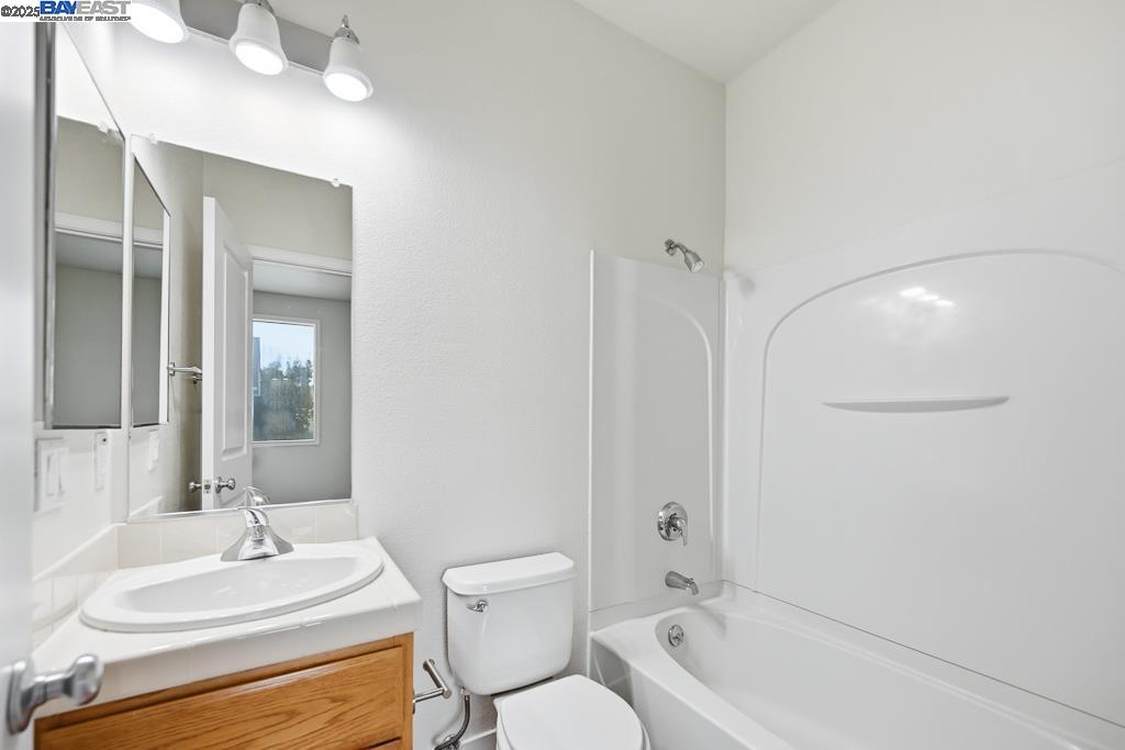 Detail Gallery Image 26 of 55 For 462 Marina Way, Richmond,  CA 94801 - 3 Beds | 3 Baths