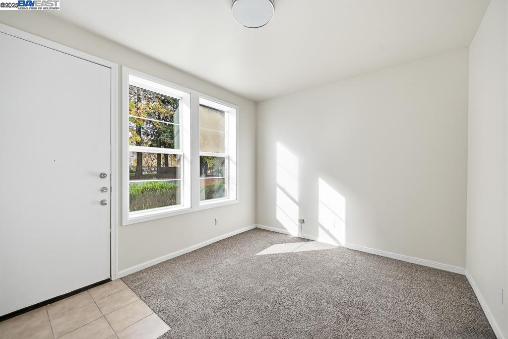 Detail Gallery Image 4 of 55 For 462 Marina Way, Richmond,  CA 94801 - 3 Beds | 3 Baths