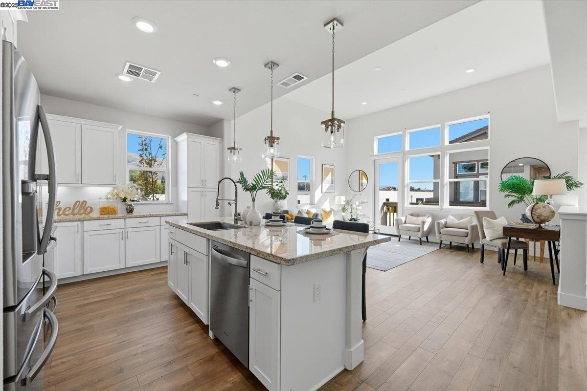 Detail Gallery Image 16 of 59 For 164 Beale Falls Ter, Fremont,  CA 94539 - 2 Beds | 2 Baths