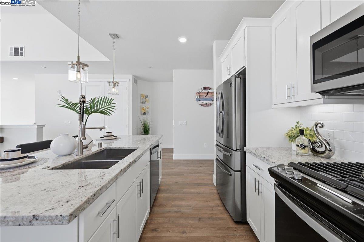 Detail Gallery Image 19 of 59 For 164 Beale Falls Ter, Fremont,  CA 94539 - 2 Beds | 2 Baths