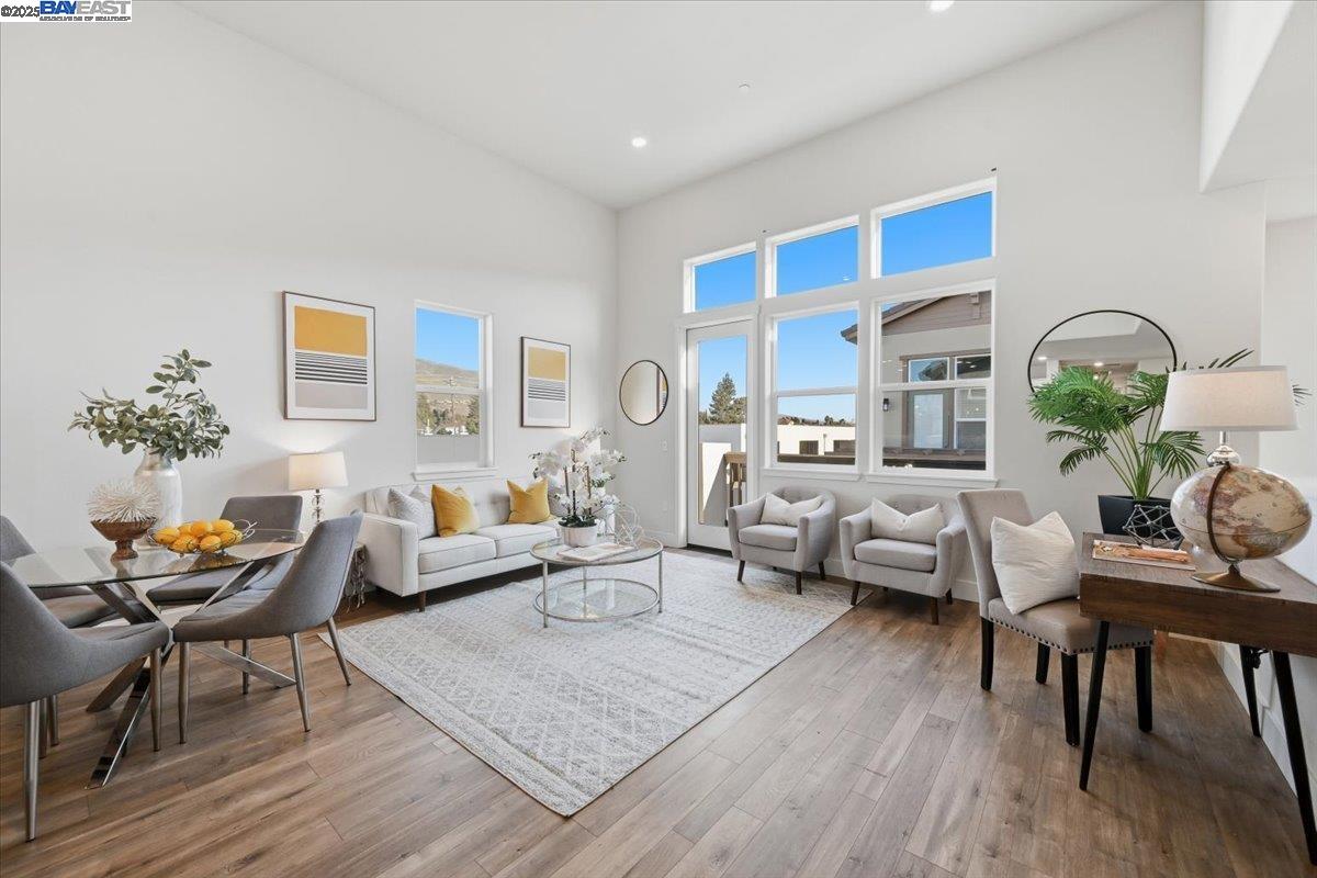 Detail Gallery Image 3 of 59 For 164 Beale Falls Ter, Fremont,  CA 94539 - 2 Beds | 2 Baths