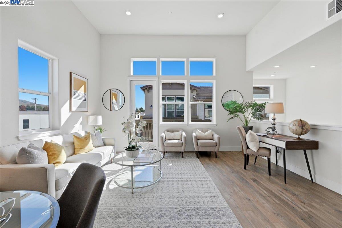 Detail Gallery Image 5 of 59 For 164 Beale Falls Ter, Fremont,  CA 94539 - 2 Beds | 2 Baths