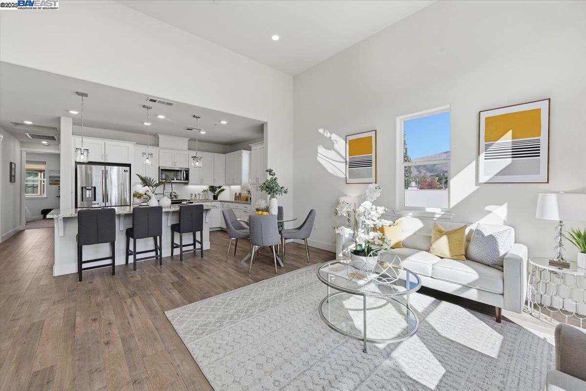 Detail Gallery Image 7 of 59 For 164 Beale Falls Ter, Fremont,  CA 94539 - 2 Beds | 2 Baths