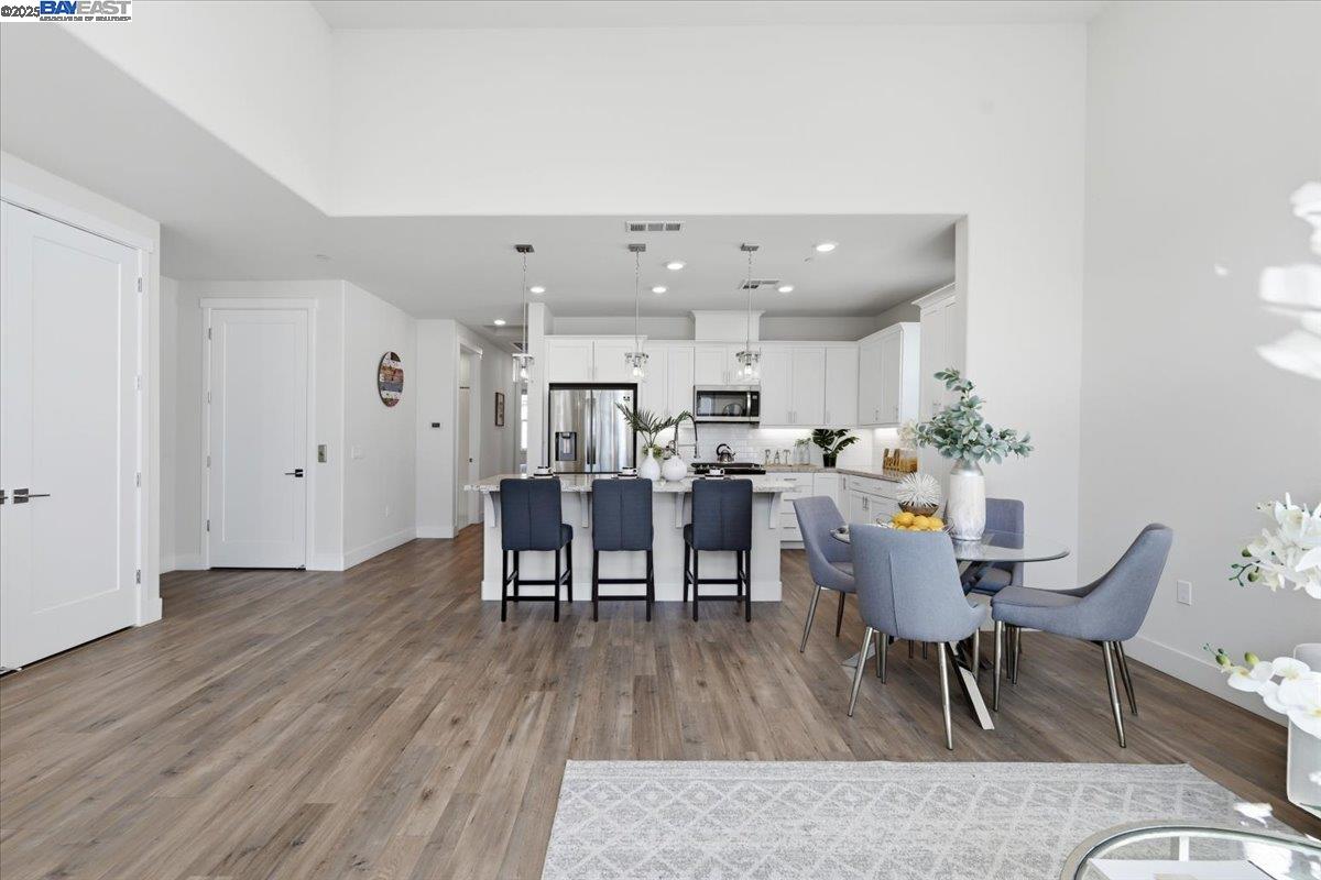 Detail Gallery Image 9 of 59 For 164 Beale Falls Ter, Fremont,  CA 94539 - 2 Beds | 2 Baths