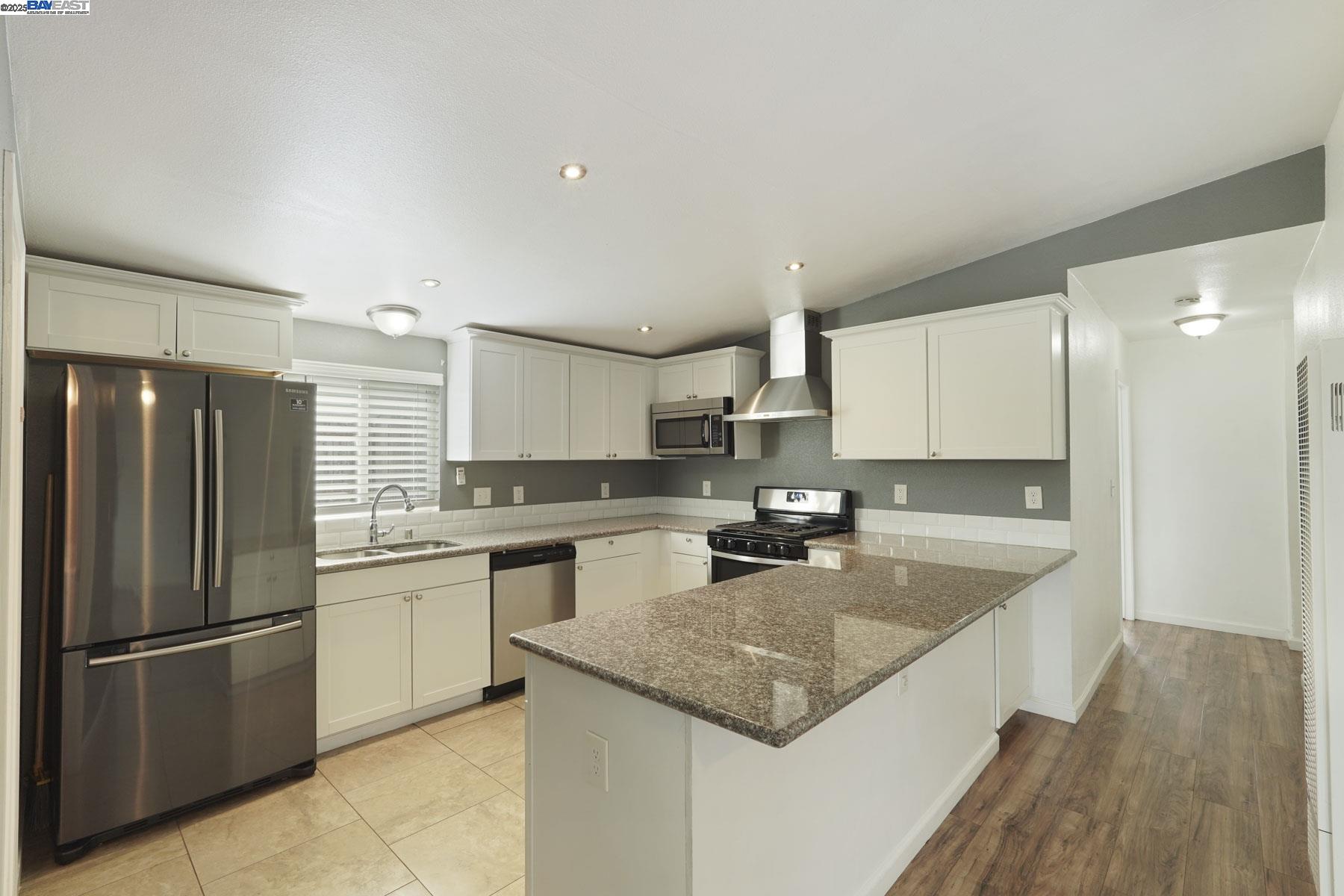 Detail Gallery Image 8 of 25 For 2353 Georgia Ave, Stockton,  CA 95206 - 3 Beds | 2 Baths